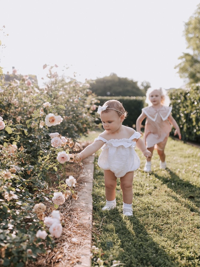 If you are looking for a short spring session for Mother’s Day I have a few of these Rose Garden petite sessions available in May! The link is in my stories if you are interested or comment below!