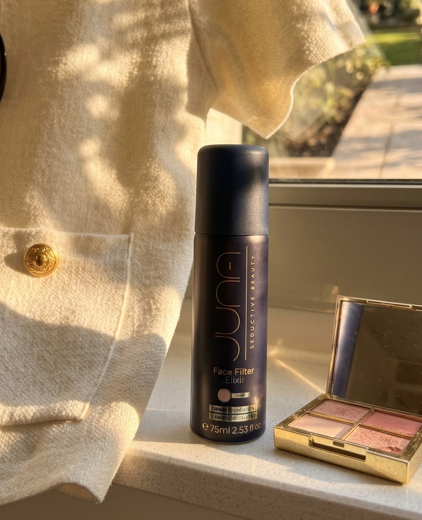 Onmisbaar in je make-up routine!
De Juna Face Filter Elixir mag écht niet ontbreken ✨
Hydrateert, egaliseert en laat je huid ademen, perfect voor zonnige dagen!
Een lichte, natuurlijke glow in één spray, perfect als basis voor je make-up of voor een snelle touch-up onderweg 💛
#GoldenGlow #TanGoals #GlowUp #SunKissedSkin #HealthyGlow #RadiantSkin #SelftanMagic #GlowRoutine #BeautyRoutine #SkincareAndGlow #BeforeAfterGlow #TanTransformation #JunaBeauty #GlowWithJuna #FaceFilterElixir #SprayFoundation