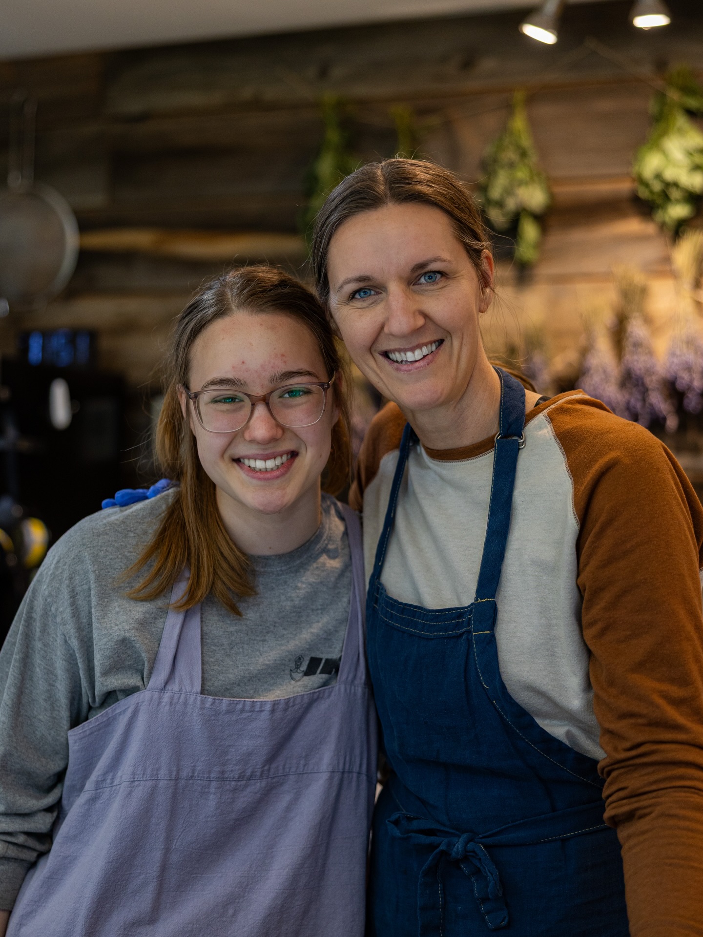 What a full and beautiful week this has been!
Chloe, a local grade 11 student, joined me for work experience this week. This is the first time I've had someone working alongside me in my workshop and I wasn't sure what to expect with juggling space for different jobs, teaching, and honestly just sharing my lovely little introvert's workshop 😏 But everything went so smoothly. Chloe's teachable, hardworking, joyful, willing-to-try-anything attitude and attention to detail was amazing! She wasn't afraid to ask questions - and she asked great questions!
Chloe was most looking forward to making a batch of soap. I'm not set up to have two people making at the same time so she watched me first, then made her own batch afterwards. And she rocked it!!!
The lovely Dorota (@dorotasocial) came by to give us all a little sneak peak into Chloe's soapmaking day in the workshop 🥰 Enjoy!
📷 @dorotasocial