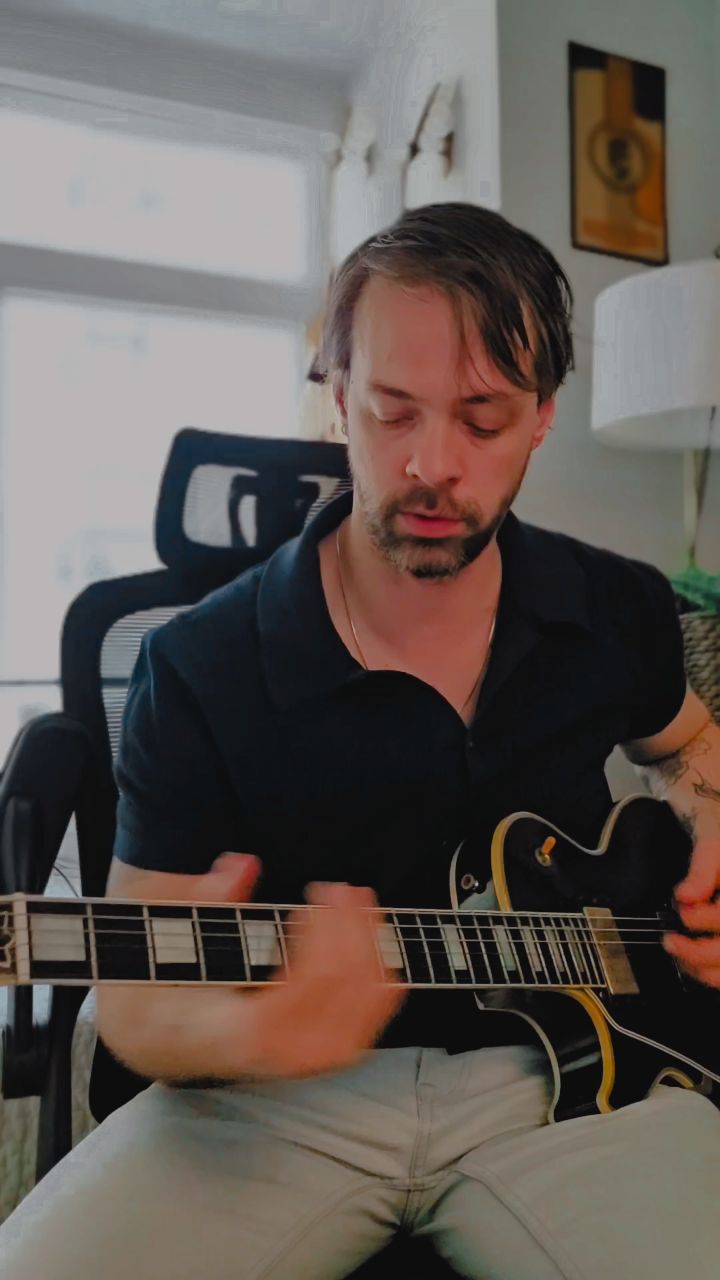 it's slash solo time! Back and forth again by slash's snakepit. must've learned this one by ear 20 years ago, never forgot it. love solos that tell stories, even when they're made of pentatonic and simple scales. what did you think, should I do more of these? #guitar #guitarsolo #slash #musician