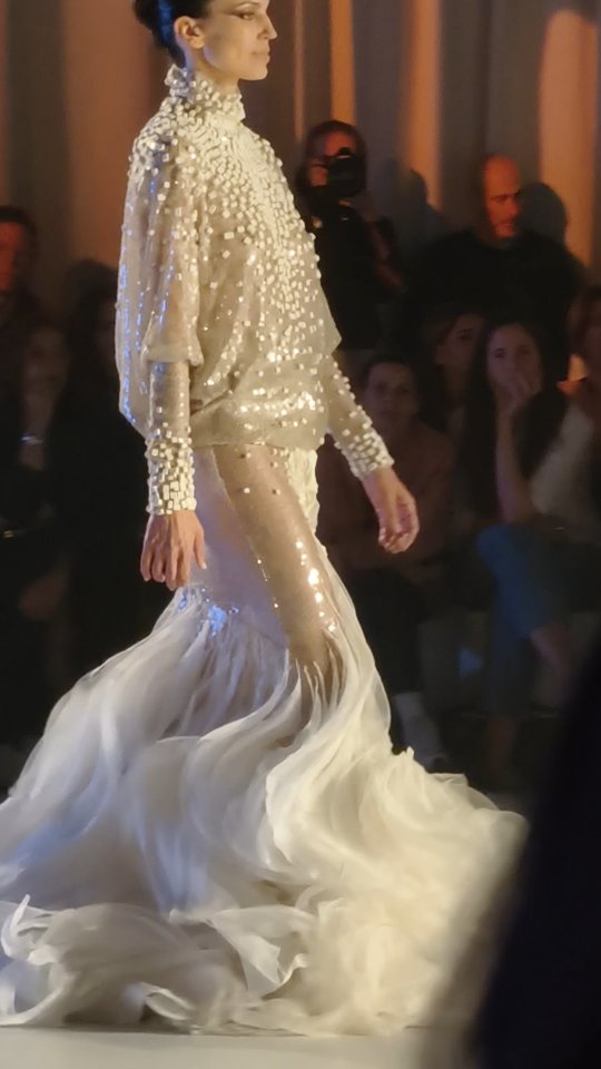 An unforgettable evening at Barcelona Bridal Fashion Week 🤍
Honored to be invited by @stephanerolland_bridal to witness a runway that felt like architecture in motion. Sculptural silhouettes, precision, and poetry in every step — a true reminder of how powerful couture can be.
Celebrating 10 years of @barcelonabridalfashionweek_ , and the energy of an industry that continues to evolve, push boundaries, and inspire. So grateful to be part of this moment.
#BarcelonaBridalFashionWeek #BBFW #StephaneRolland #Couture #BridalFashion