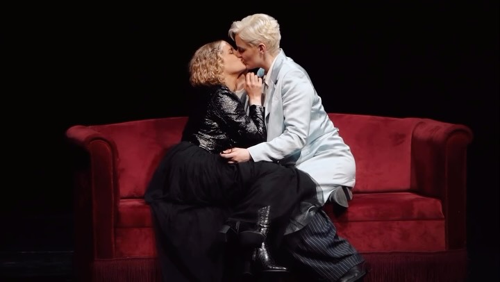 I cannot wait to be back in Octavian’s pants this Sunday 🩵12.04
Here from Der Rosenkavalier our Schlussduet
with the gorgeous soprano @theresaimmerz…
One of the most breathtaking moments in all opera history.
And check out my YouTube channel for the full duet.
Regie @andreaschwalbach
Theater und Orchester Heidelberg
#derrosenkavalier #opera #mezzosoprano