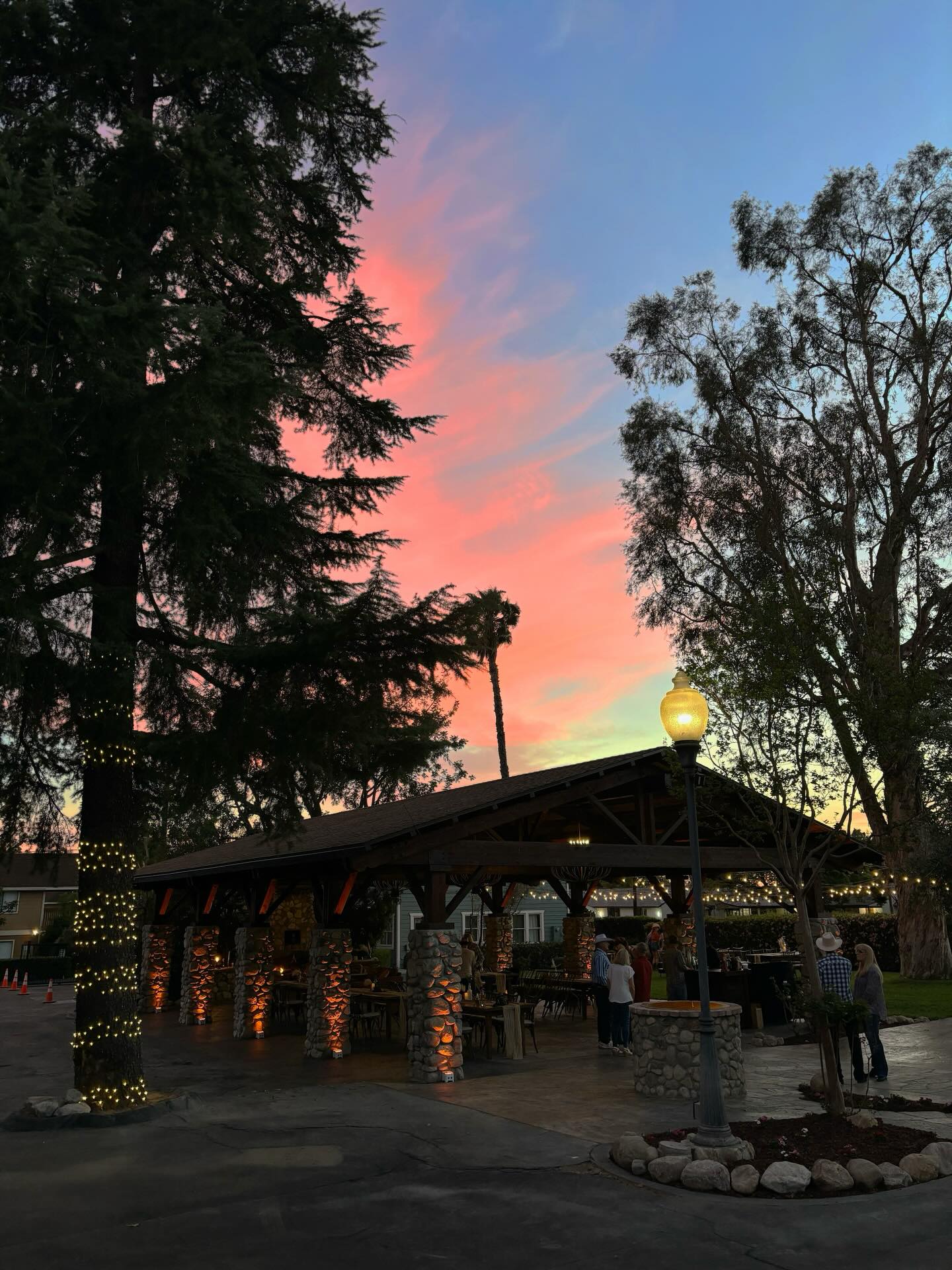 The perfect mixture of a California Sunset & a Beautiful Venue
We get the best of both worlds here at La Villa Bella 🤍