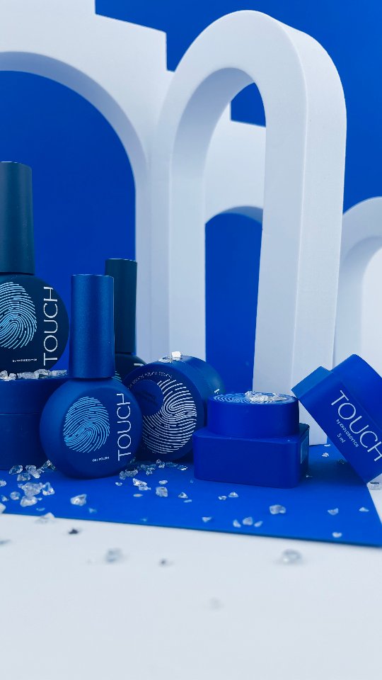Liquid Polygel… but make it effortless.
If you’re still struggling with thick, hard-to-control polygel — this is your upgrade.
This formula self-levels in seconds, giving you a smooth surface without overworking the product. It’s strong enough for structure, yet softer than classic tube polygel — which means easier filing, better control, and a more natural feel on the nail.
Perfect for:
– quick strengthening
– repairs
– short extensions
How to work it (properly 👇🏼):
Prep → elastic base (rubber/airy) → cure → remove sticky layer → apply liquid polygel → level lightly → cure → refine from underneath
Result? Clean architecture. No bulk. No stress.
#nailglowsupplies #brisbanenailtech #nailtechaustralia #perthnailtech #nailtechessentials