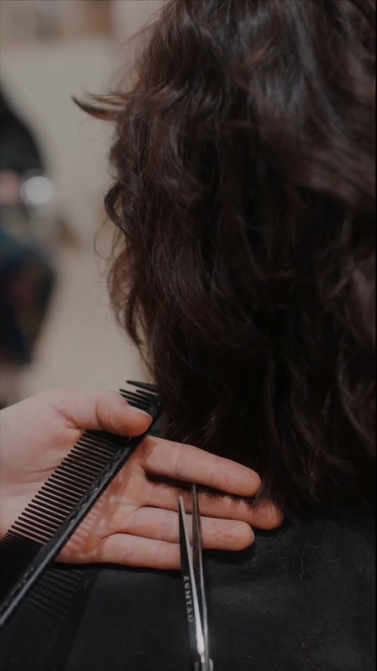 A haircut should never feel like a transformation…
It should feel like coming back to yourself.
Through precise cutting, scalp care, and a deep understanding of your natural movement, I refine what is already beautifully yours.
No excess. No damage. Just healthy, effortless hair.
— Samantha Rouhier
London organic Botanical hair specialist
@koop.london
@voyteckphoto
@couleursgaia
@heinma.studio
#londonhair #botanicalhair #healthyhairjourney #precisionhaircut #effortlesshair