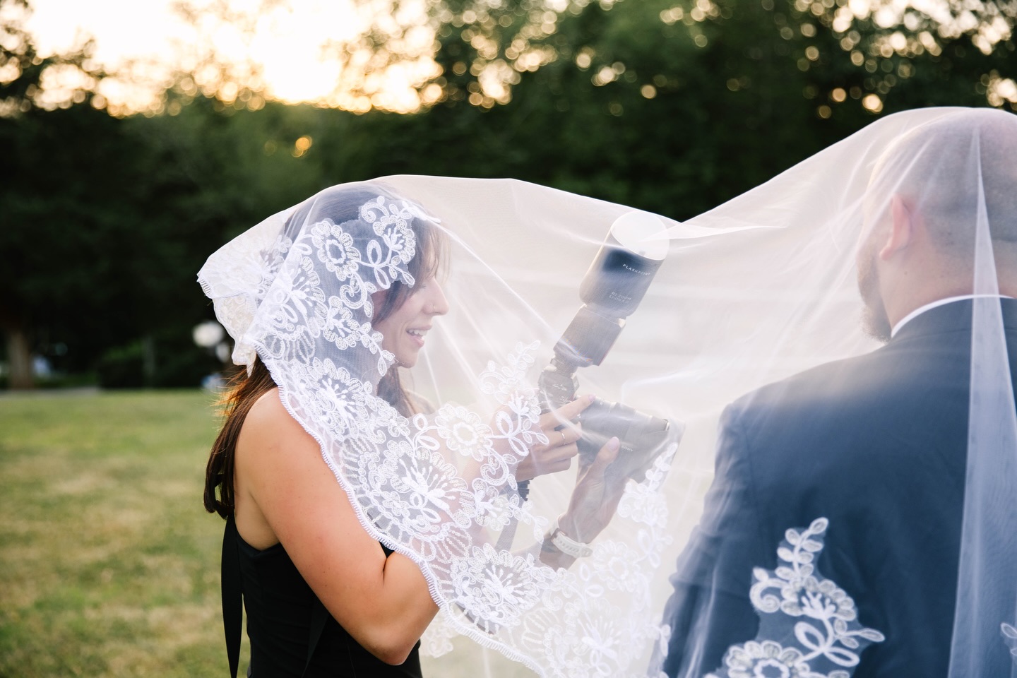 Me: “just one more”
Also me: under the veil for 5 minutes… don’t worry, I came prepared with mints 📸