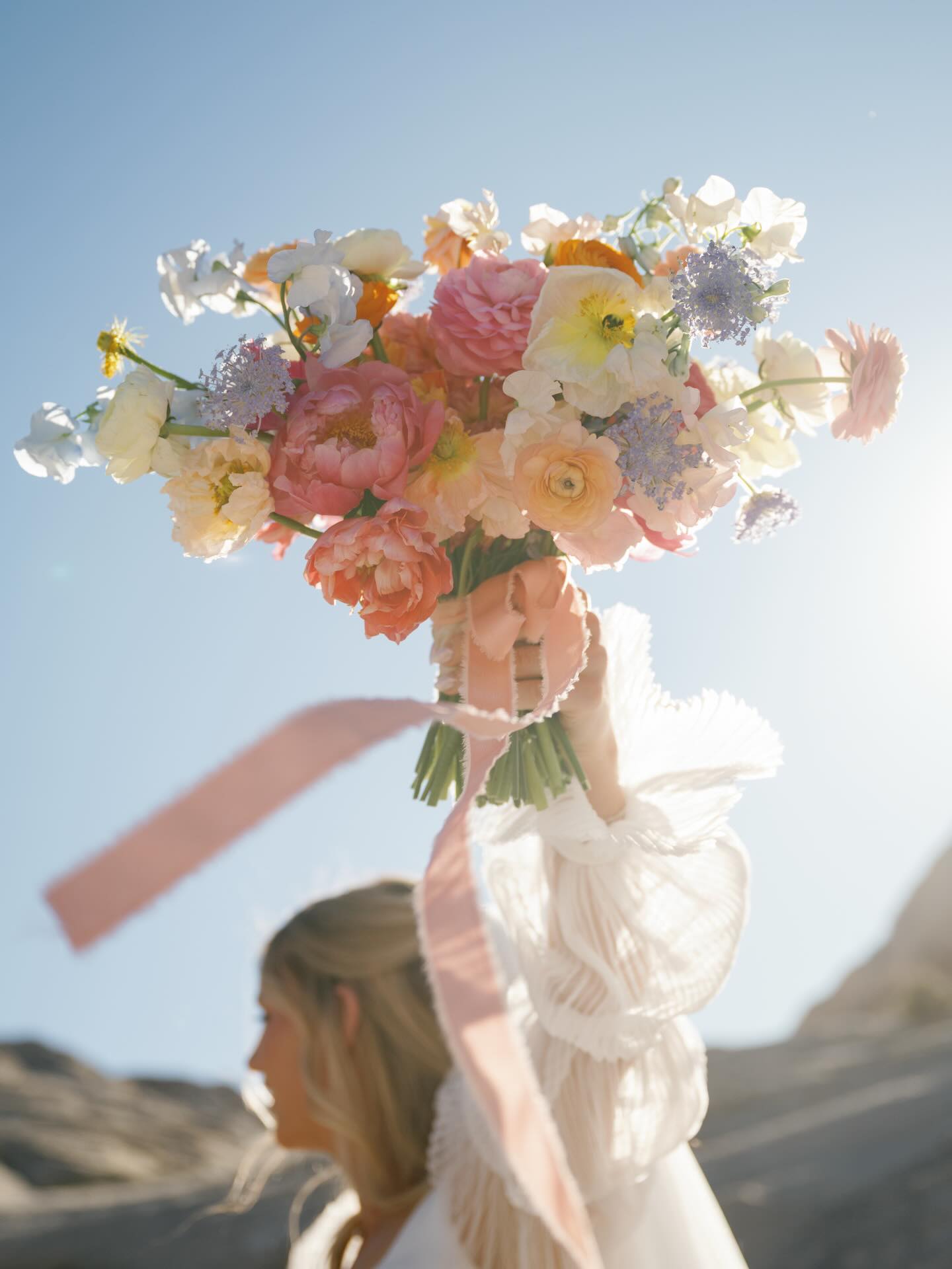 We have been in heaven over here getting all the flowers in for Whitney and Jacobâs wedding this weekend!! Canât wait to share more!
Photography @themanosphotoandfilm
HMUA @marisarosemph
Gown @fantasybridalut
Alterations @hemingandfitz
Brides ring @forgejewelryworks
Grooms ring @shanecompany
#weddinginspo #weddingflowers #weddingflorist #utahweddingflorist #weddinginspiration