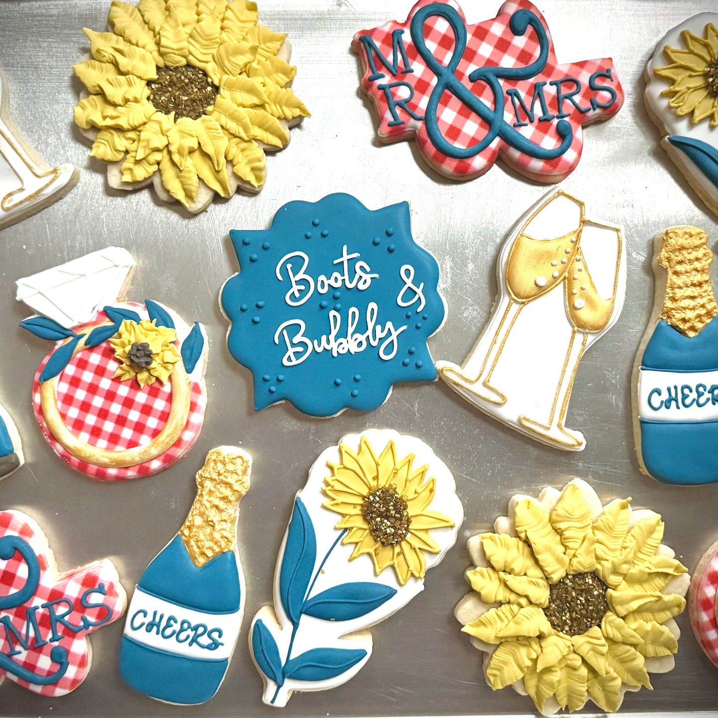 Boots & Bubbly Wedding shower! Congratulations on your upcoming wedding day!!!! Cheers to a lifetime of happiness!!!
#weddingshowercookies #decoratedcookiesfrisco #customcookiesfrisco
#friscocookies
#jesusgirl