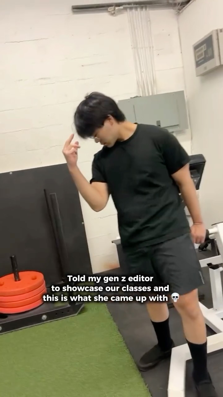 Should I keep letting her edit our videos💀
#toronto #gymhumor #groupclass #markham #strengthtraining