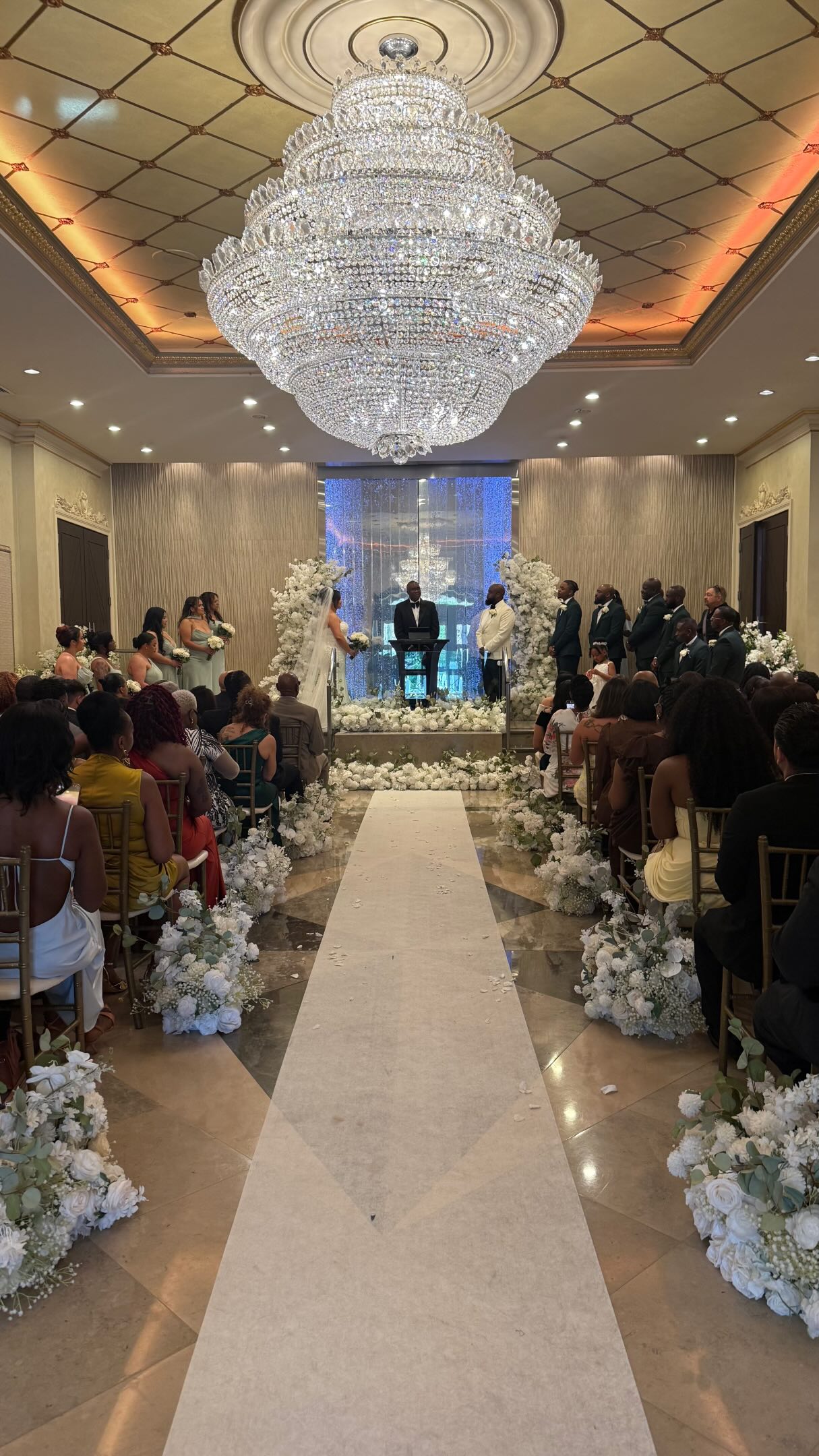 Congratulations to Carly & Mike. Thank you again for having me. It was a pleasure to play for you, your family, and friends.
Venue: @theroyalmanor
Decor: @quixotic_weddings_sweet16s
Photobooth: @snaptureevents