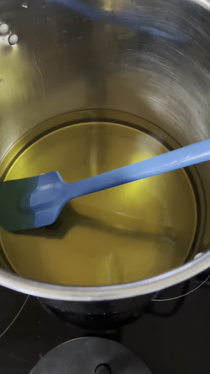 Starting with our melted butters and solid oils, we blend in our liquid oils, then add poppyseeds for a gentle exfoliating. Once our solution is mixed in, the magic begins ✨ watching it solidify never gets old.
#mudcreeksoapery
#soapmaking #handcraftedsoap #smallbatchskincare #vegansoap #palmoilfree #artisansoap #coldprocesssoapmaking #naturalskincare #bathandbody #soapmaker #exfoliatingsoap #behindthescenes