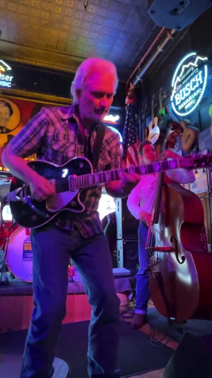 @paulkramermusic with the legendary Tommy Hannum on the pedal steel guitar. They make ‘Southern Nights’ sound mighty fine.
#paulkramer #tommyhannum #southernnights #glencampbell