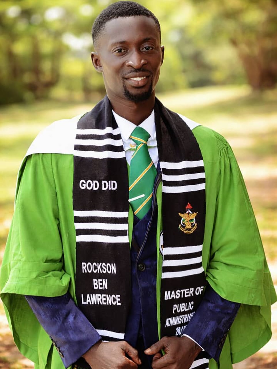 Ben, we’re so proud of you! You have worked with us for over ten years, with different projects and now as our project manager at the family center in Bobikuma 🙏🏼
Parallel with your work you have also studied Master of Public Administration for two years. We are proud that we together with our sponsors supported you on this journey 🙏🏼
We look forward to develop the family center together with you for many years to come 🎉