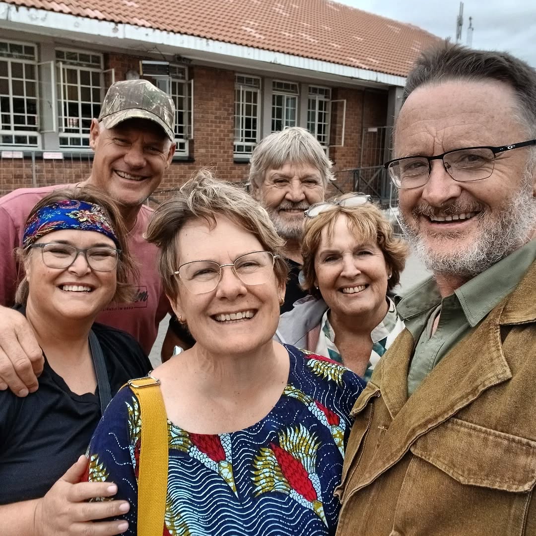 Beitbrug borderpost... Nadine and Riaan Smuts, Seretha and Riaan Brand and us😅
