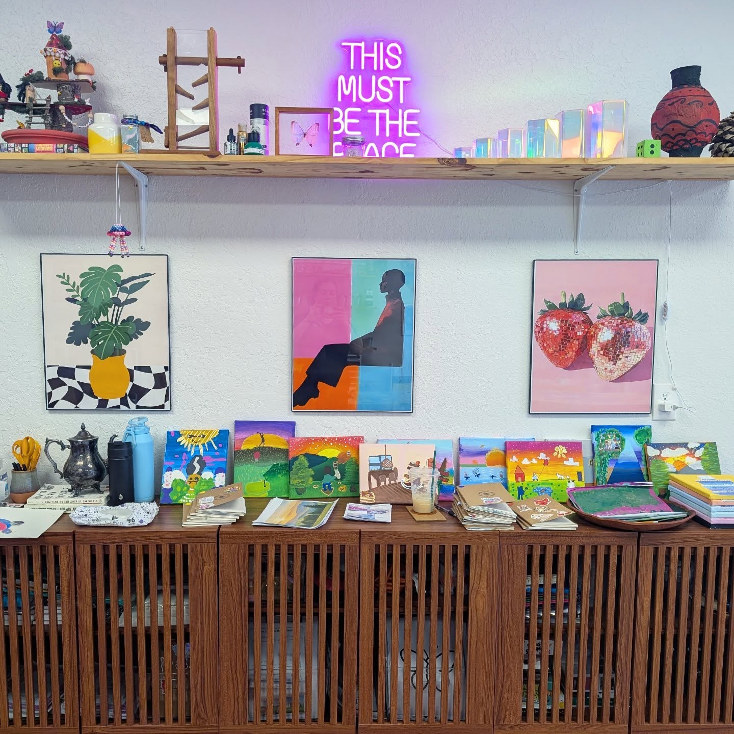 I love it when the studio comes to life filled with color, art, and all the materials that spark creativity. Makes my heart so happy!