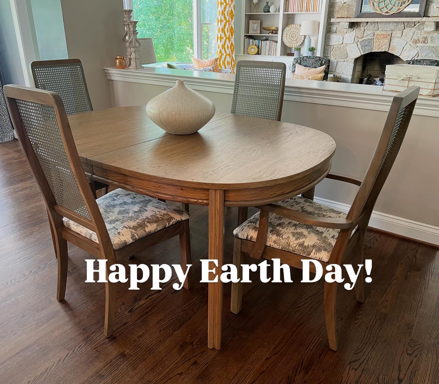 What better way to celebrate Earth Day than to save great design from hitting the landfill? At Two Poppies Design, we revamp those discarded pieces and make them fresh for your homes. Check our shop for available furniture (link in bio). 🌎❤️