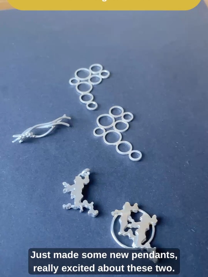 Silver by Golden ✨
Our popular connected circle pendants are back — delicate, timeless, and made to layer effortlessly. But what we’re really excited about… our brand new organic “spaghetti” cast pendants 🍝
Each one is completely unique, flowing and sculptural — like little pieces of wearable art.
They’ll be arriving in Leeds this weekend and we can’t wait to show you in person.
📍 Find us:
Saturday outside the Apple Store (Trinity Centre)
& permanently at Art & Soul in Leeds, Queens Arcade.
Come say hi, try them on, and see which piece speaks to you 🤍