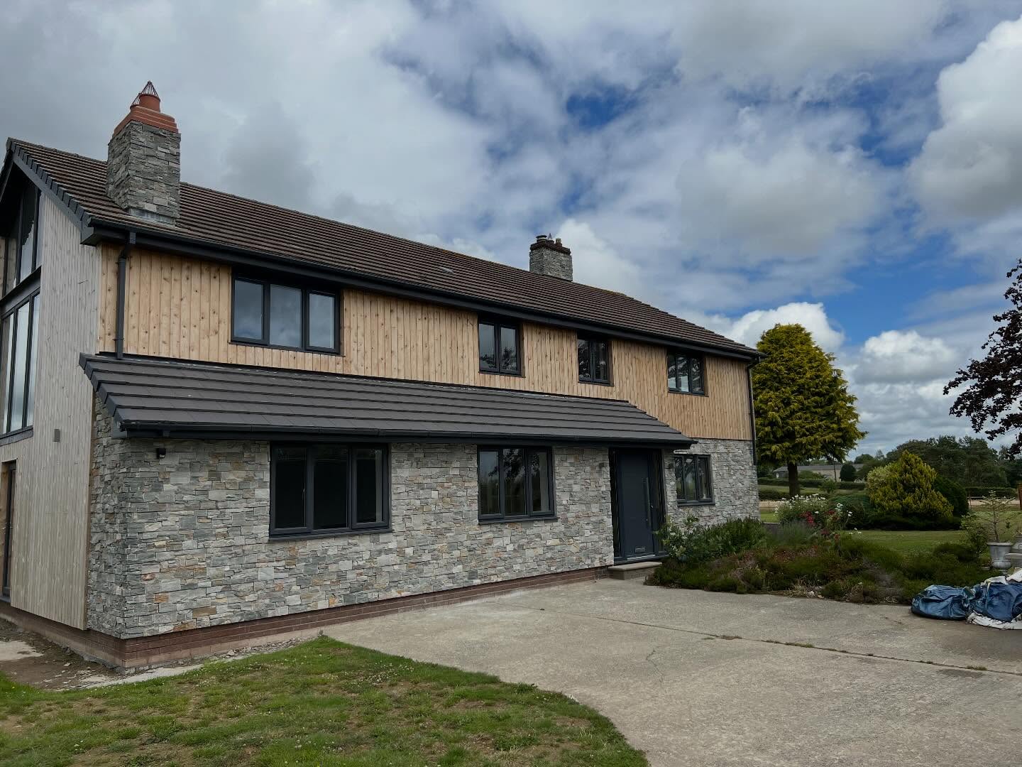 ZClad™ River Blue
High Quality Natural Stone Cladding
Our ZClad™ River Blue stone cladding features cool, contemporary blue-grey tones that work perfectly on chimneys, façades, garden walls, and feature elevations, adding depth and a modern finish to any project.
📍 Want to use ZClad™ on your next project?
🌐 www.zclad.co.uk
📞 01869 220 050
#stonecladding #naturalstone #exteriordesign #claddingpanels #cladding