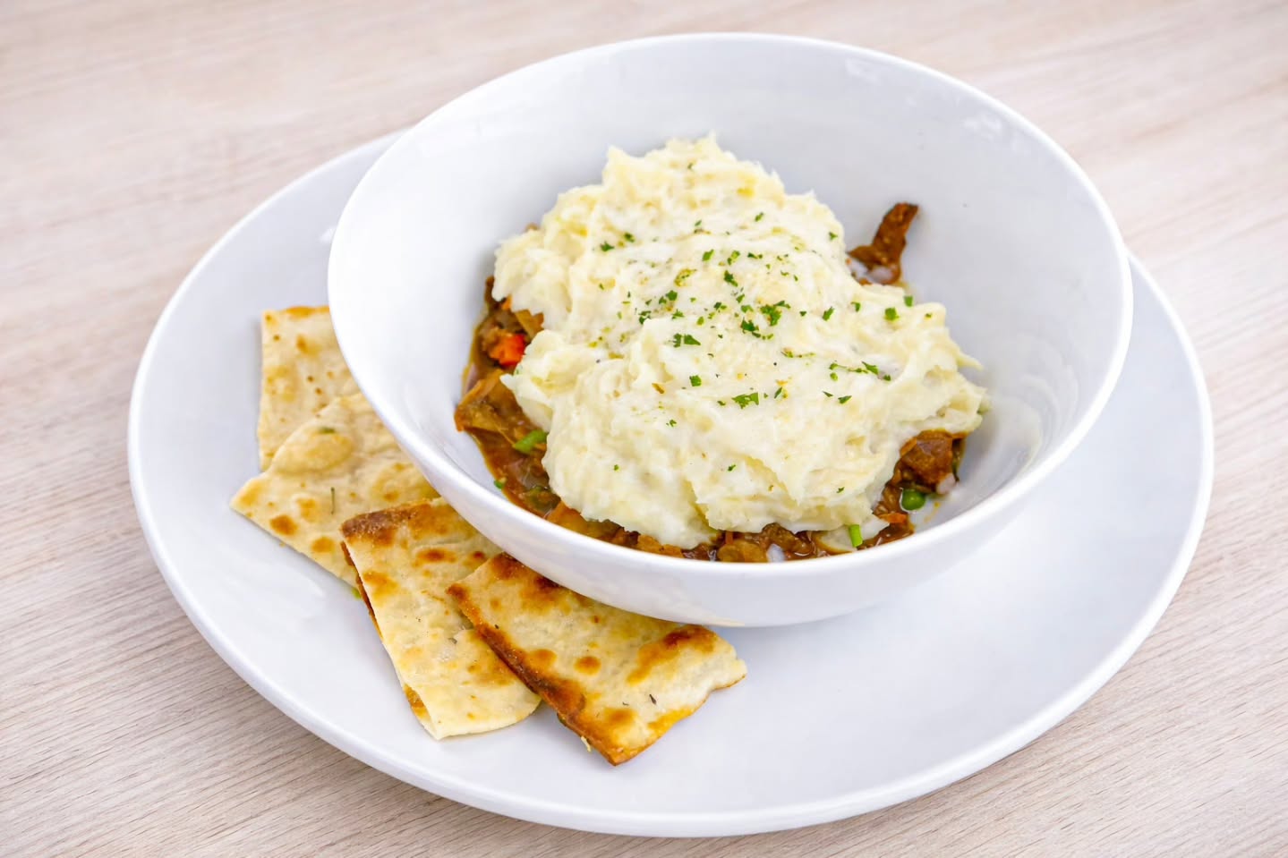 Feeling cozy? 🥘 Come savor our Shepherd’s Pie at Clubhouse66! Slow-braised lamb, seasonal veggies, creamy garlic mashed potatoes, and a golden Gruyère crust with rosemary jus—every bite is pure comfort. Treat yourself this month before it’s gone. 🌿
#Clubhouse66 #GlendoraEats #ShepherdsPie #ComfortFood #FoodieGlendora