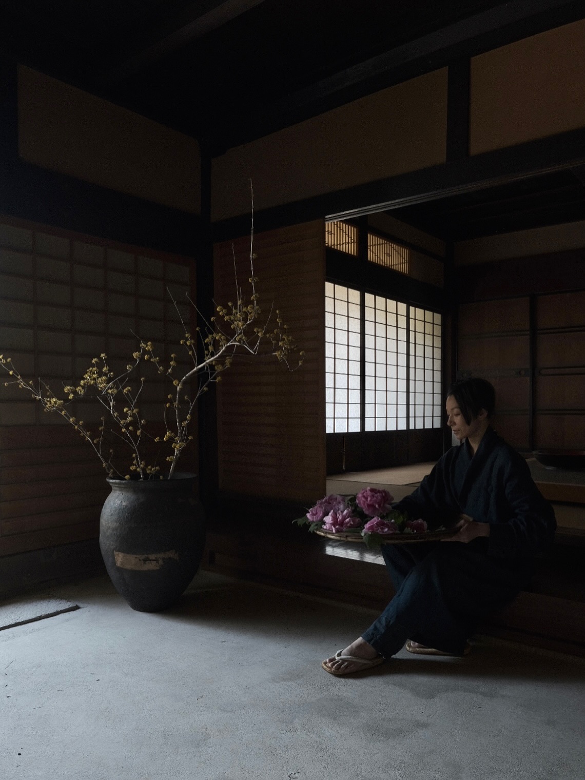 迎え花に山茱萸。
牡丹が満開の頃の思い出。
#陰翳礼讃#牡丹#山茱萸
#inpraiseofshadows#japanisehouse#japaniselifestyle #古民家再生#古民家暮らし