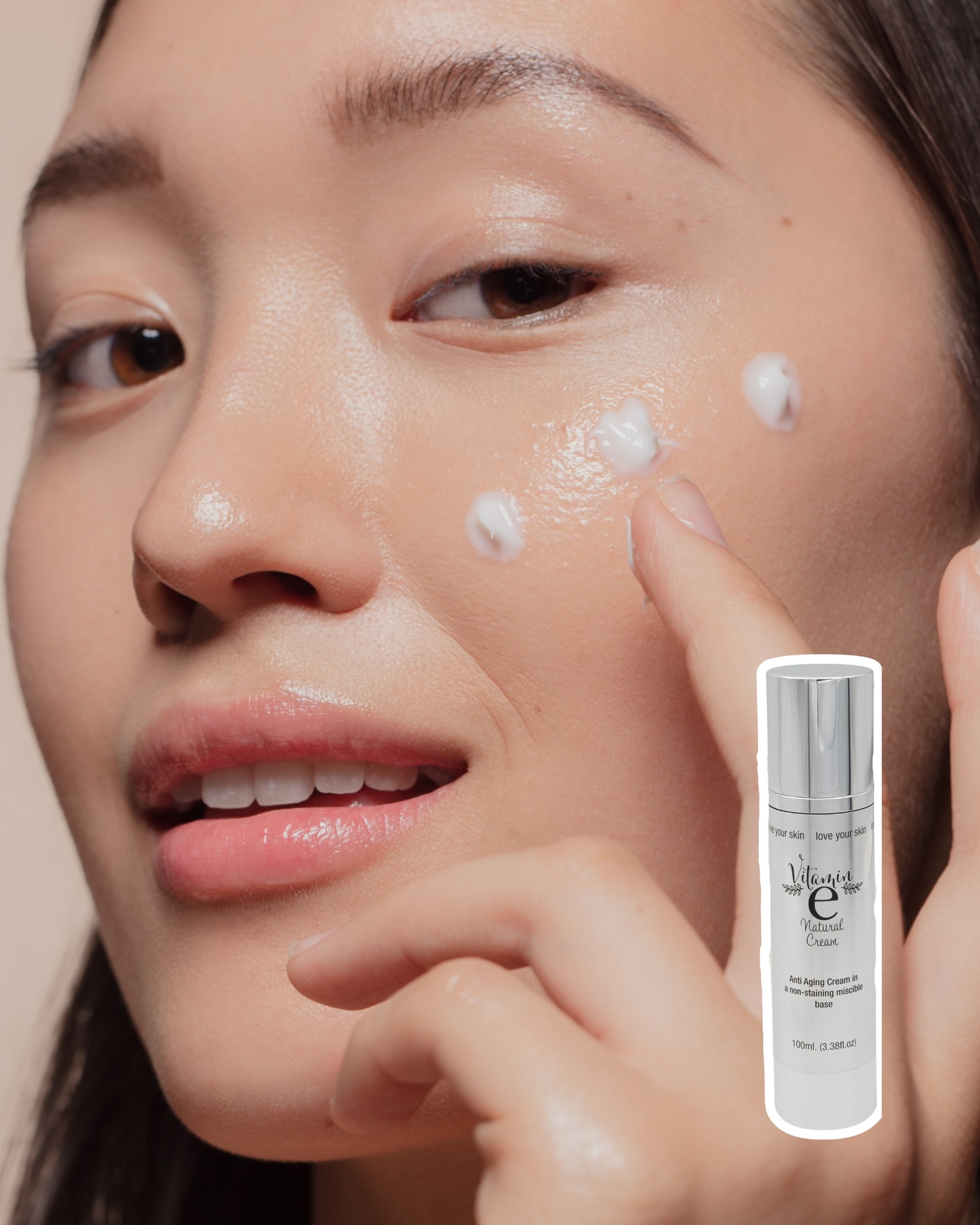 Consistency with your skincare will show in the long run 😉
#loveyourskin #vitamine #explore