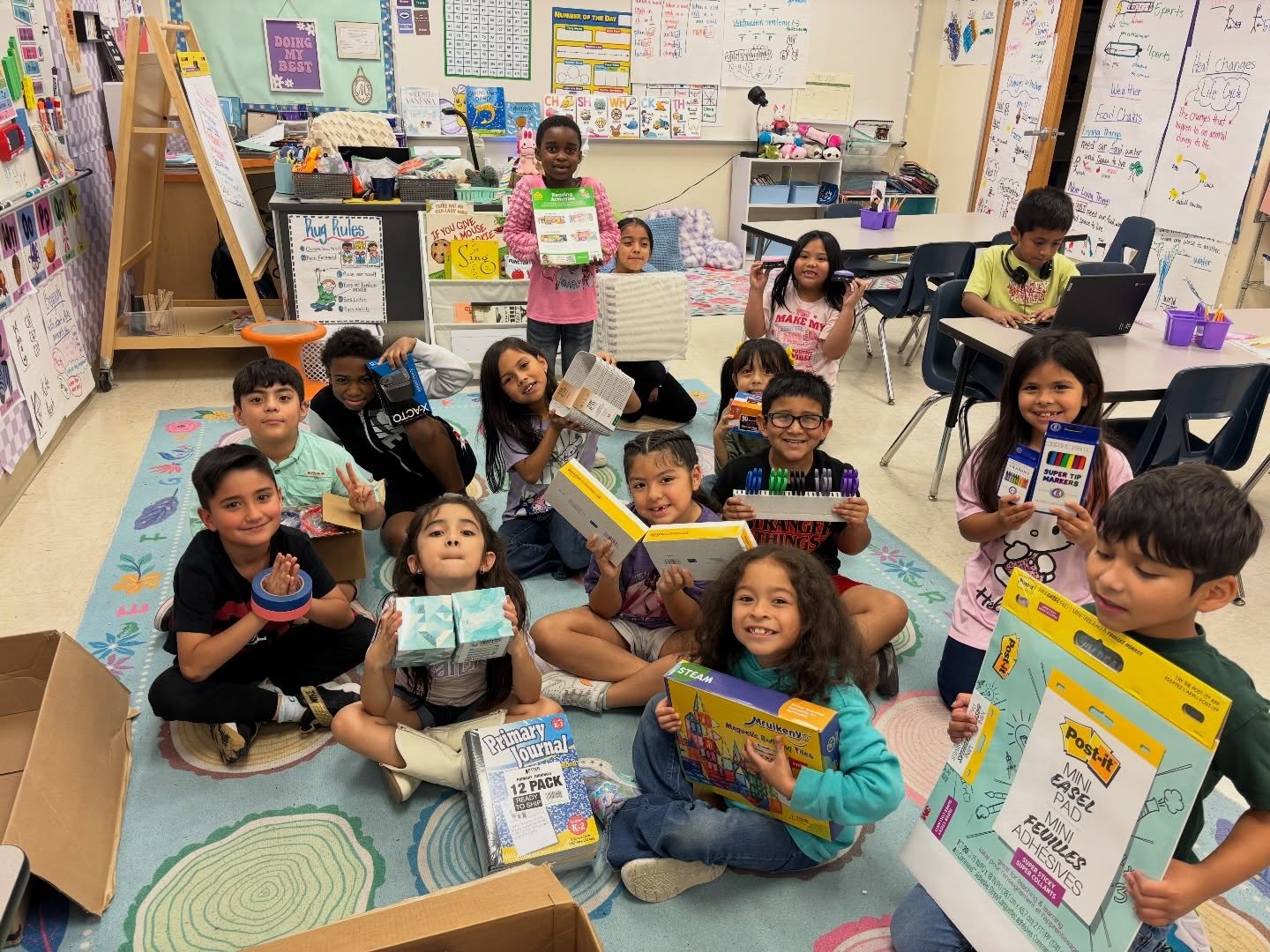 A few April Delivery Photos! 🌷🌱
We love seeing smiling faces from students and teachers! 😄
Thank you @couriersofsanantonio for making these deliveries possible! 💛✏️
#pencilsforprogress #donate #sanantonio #nonprofit #studentled