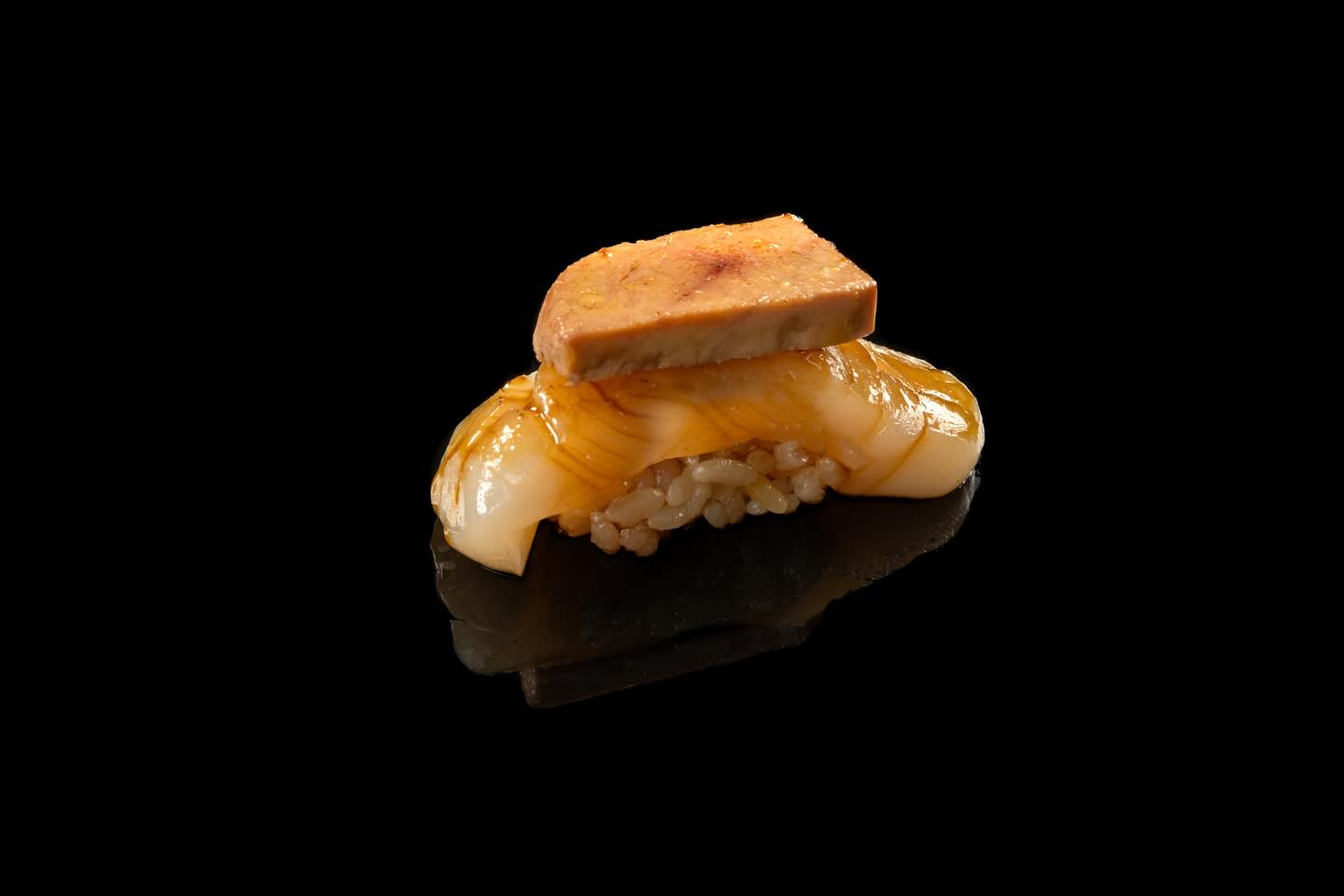 A gentle balance of sweet and rich.
Scallop, layered with foie gras. 😋