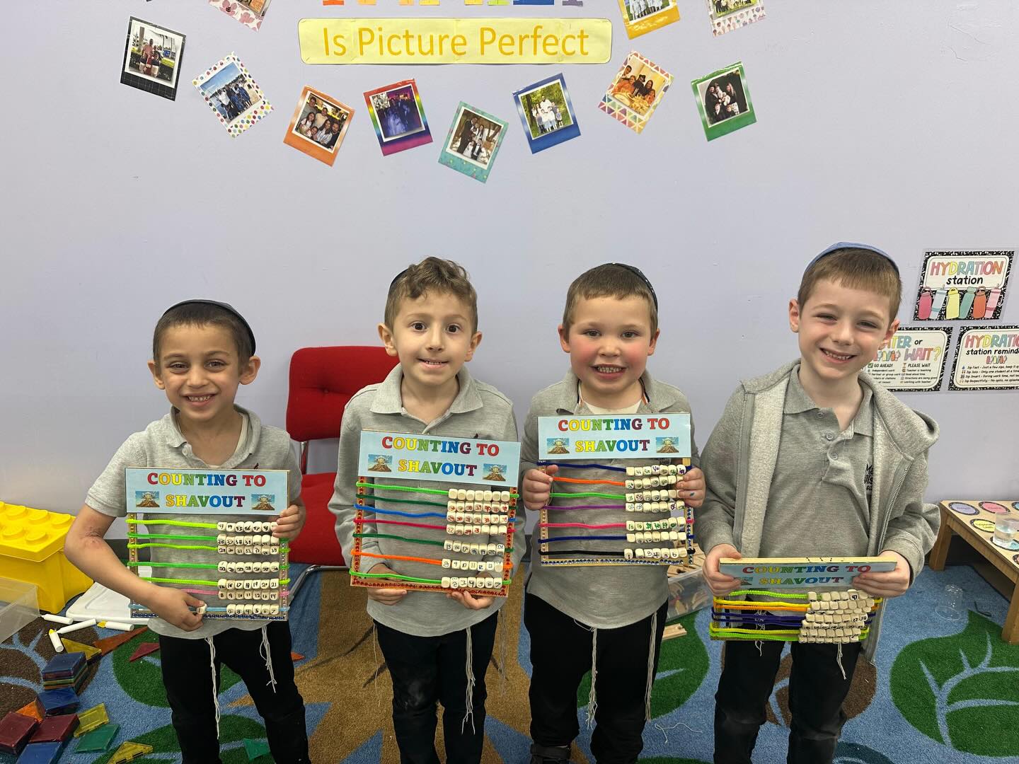 In Morah Nechama Dina’s class 🤍 we learned about the abacus 🧮 and how it helps with counting 🔢. We created our own and used it to count the days of Sefira - tracking the weeks that have passed ⏳ and those still to come!
#shavuotcountdown