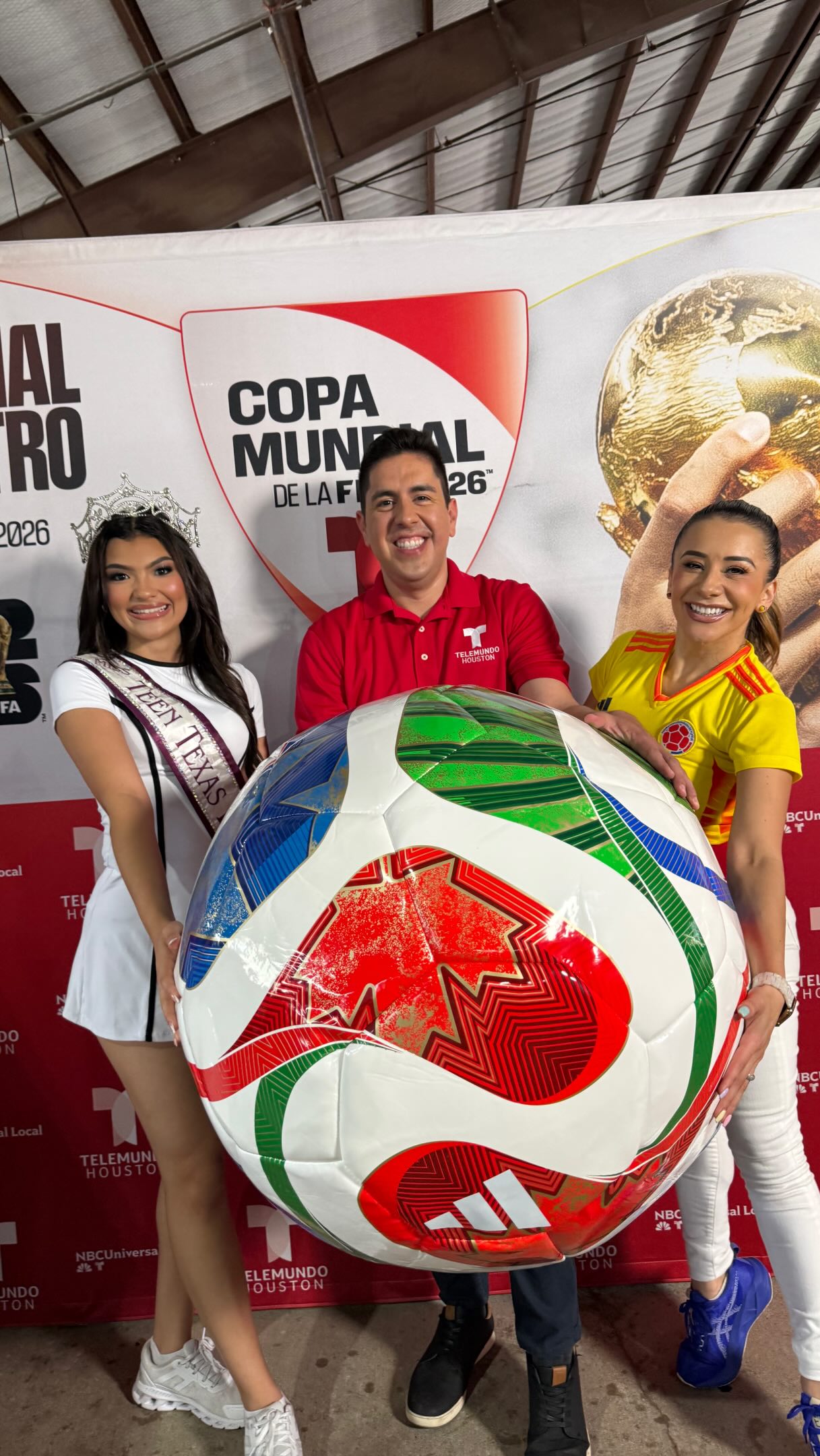 Está semana celebramos comunidad, cultura y pasión 🇲🇽✨
Miss Texas Latina had the honor of joining Telemundo Houston for a day full of energy as they introduced “Tu Momento, Tu Jugada” a new national celebration inspired by El Mundial Nuestro. 🏆
From games to dancing, to unforgettable moments with our Teen Queen Amanda, this was more than an event, it was a reminder of the power of our community ❤️⚽️
#MissTexasLatina #TelemundoHouston #TuMomentoTuJugada