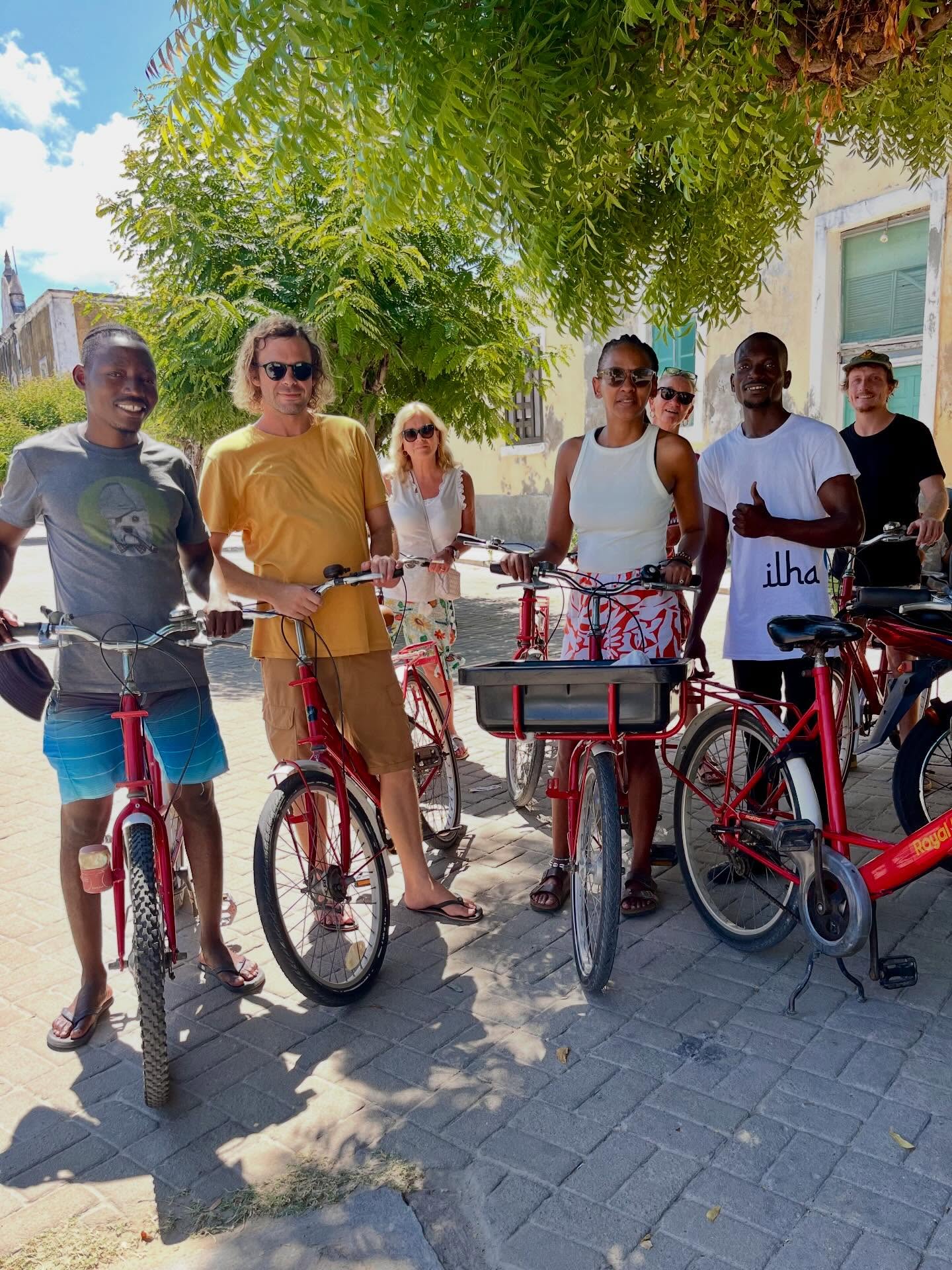Bike 🚲 Bike 🚲 Bike 🚲
It’s the only way to get around on #ilhademoçambique
A bicycle tour with a local guide takes you right to the heart for a slice of real island life
@nuarro_lodge
@tyeya_t
@timostew
@nuarro_diving