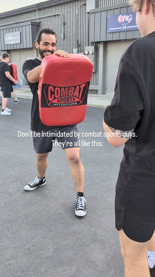 Imagine being intimidated by combat sports then coming to class and experiencing these guys as partners....𤣠Bunch of weirdos š¤”
