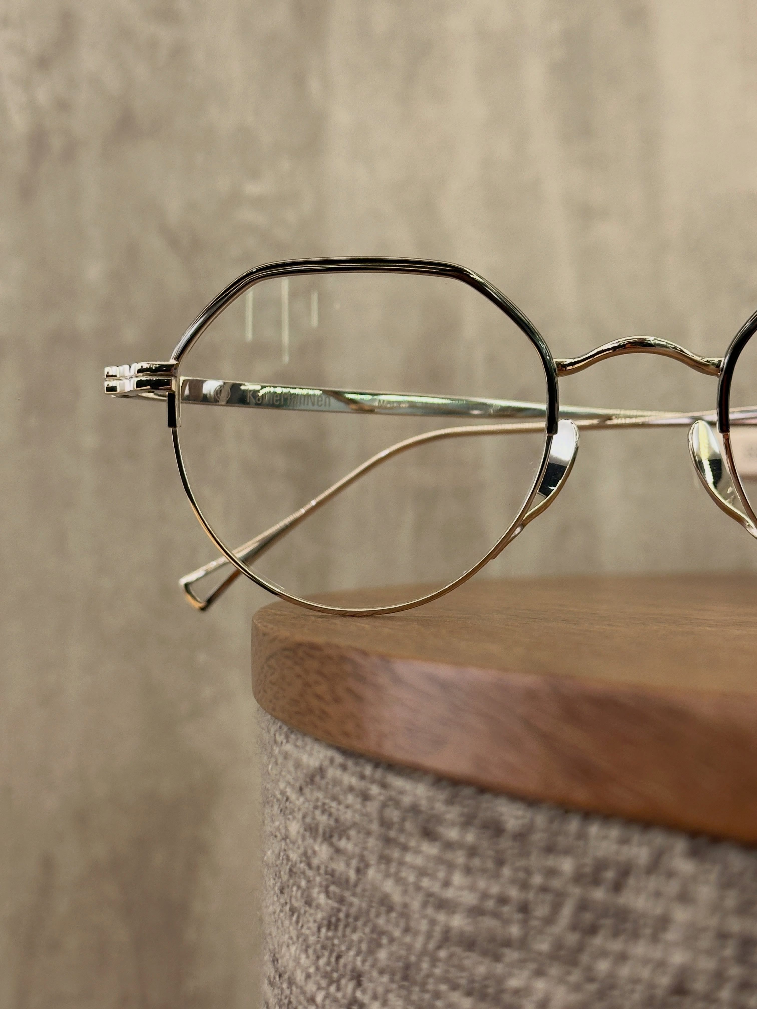 AVAILABLE AT KATONG BRANCH.
MESSAGE FOR APPTS before dropping by as we are shorthanded. Promotion with lenses in store.
KAMEMANNEN. The history of KameManNen, which is said to be the oldest eyewear brand in Japan, began in 1917 at the city of Fukui, with a plating factory called “Kimura Seisakusho”. After the Second World War, this was developed to an eyewear factory based in Sabae and KameManNen was born. In 1981 KameManNen successfully used titanium, which is known for its durability and lightness to produce eyewear for the first time in the world, introducing Sabae’s high production quality to the world. The name KameManNen came from a Japanese proverb, “A crane lives a thousand years, a turtle ten thousand years” (Tsuru wa sennen, Kame wa mannen in Japanese.
#kamemannen #japaneseframes #madeinjapan #kamemannensg