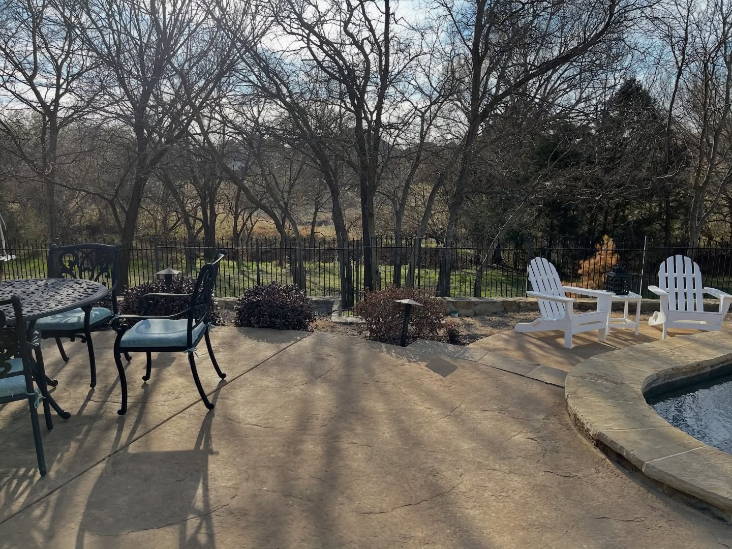 Options for transforming your backyard are endless—let’s create a space you’ll love to live in with @craftbuildersconstruction