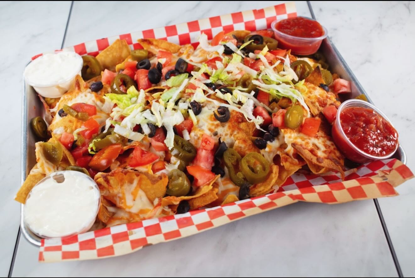 Loaded nachos, melted cheese, and all the good stuff 🔥 Perfect for sharing… or not 😉🍀
#CloversPub #Nachos #GameDayEats #Foodie #pubfood