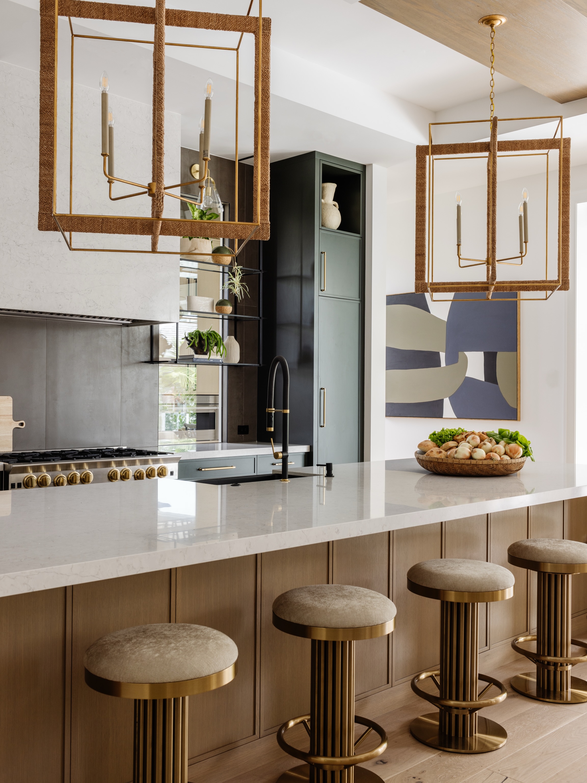 This kitchen features a diverse mix of materials including wood, stone, linen, clay, and rattan, which create contrast and depth when joined with smooth surfaces like glass, metal, and polished stone.
Featured in @floridadesign, this modern organic residence exudes a streamlined sophistication that speaks to contemporary tastes.
@julesmarie_howlett12
@amyvischio
@watersidebuilders
#lovewhereyoulive #naplesrealestate #floridadesignmagazine #interiors #modernorganic