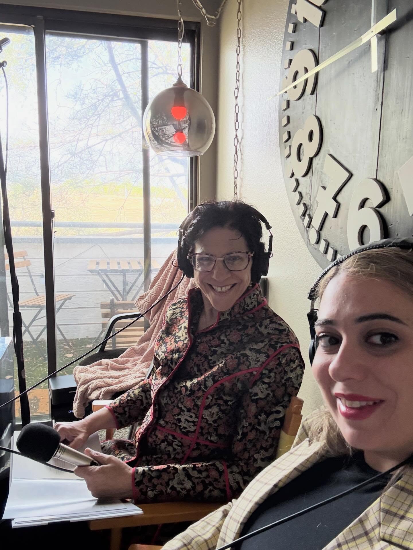 Recording …. 5…4…3…2… and we are capturing the process and stories of women in our industry 1 at the time @womenofjewelry @lindamkozloffturner @starhandmedia