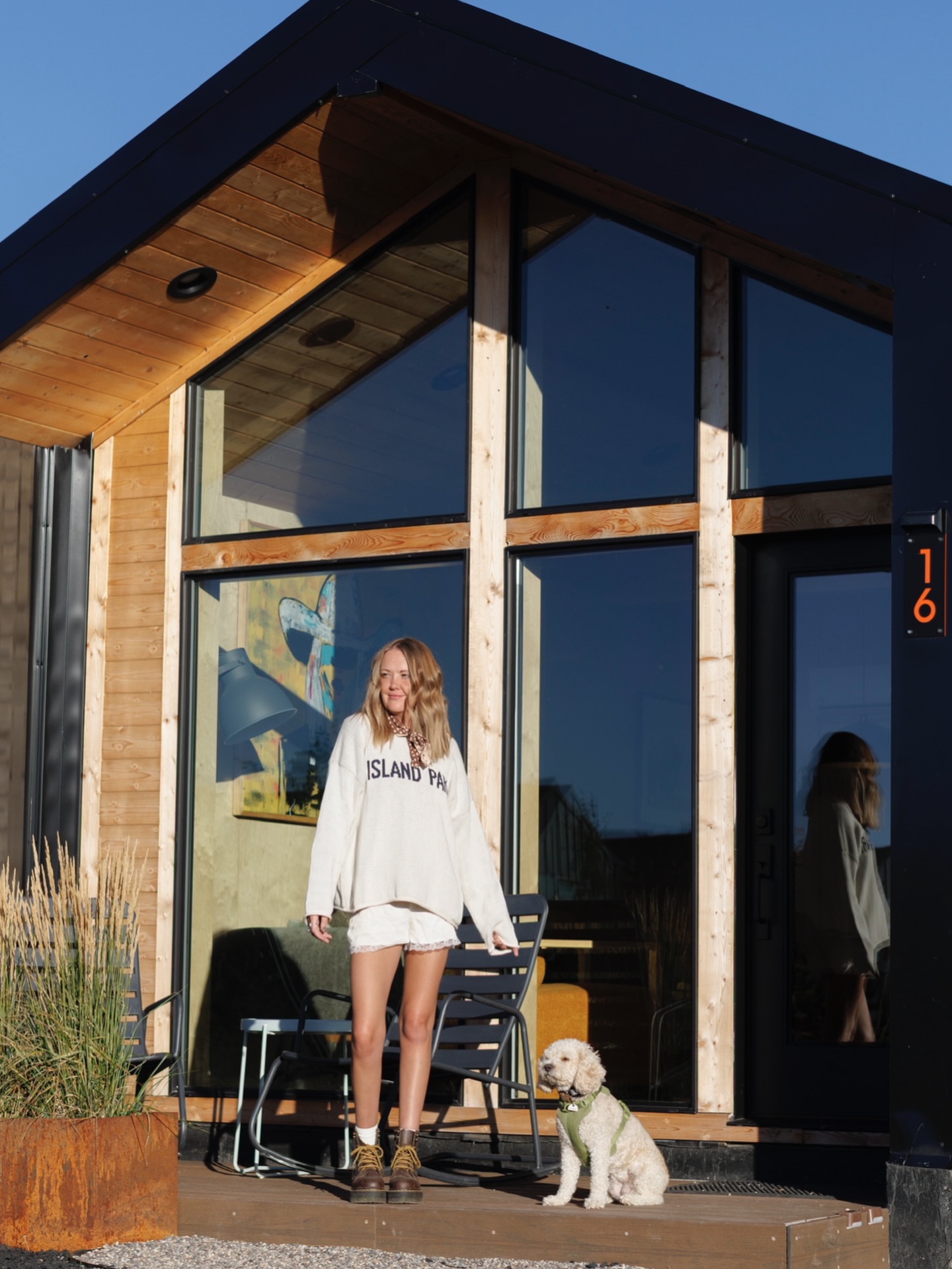 golden hour at the cabin 🤍✨ fresh mountain air, a happy pup, and the kind of place you never want to leave 🏔️🐶☀️
#yellowstonepeaks #islandpark #cabinlife #boutiquehotel #mountainstay idaho yellowstonetrip