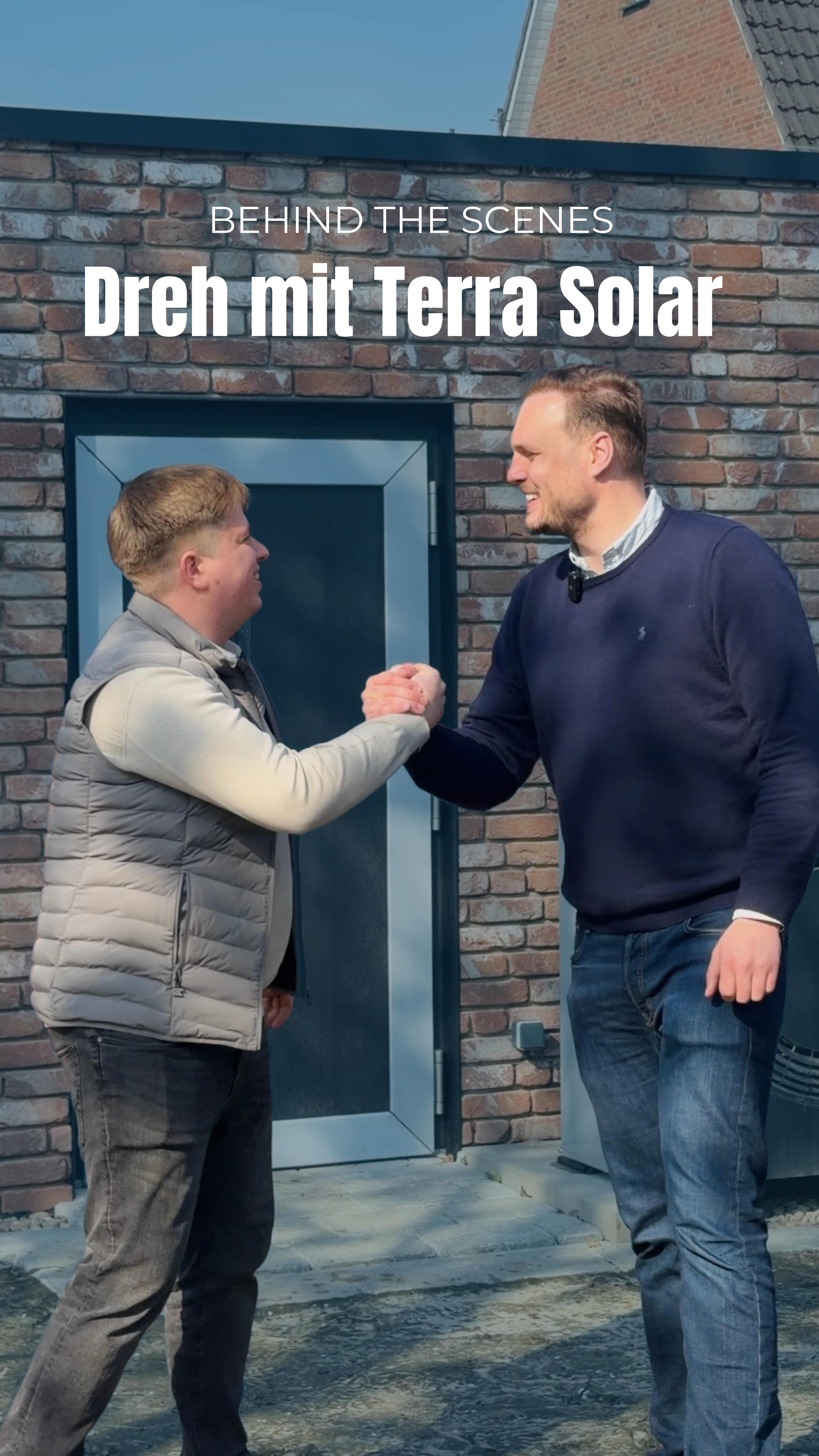 Heute wieder Michael in Action 🎥
Diesmal hatten wir Denis von @terra_solar_de bei uns zu Besuch ☀️
Im Mittelpunkt stand unsere erfolgreiche und vertrauensvolle Zusammenarbeit sowie ein Rückblick auf die bisherigen gemeinsamen Projekte. Gleichzeitig freuen wir uns auf das, was wir in Zukunft noch gemeinsam umsetzen werden 🙌🏼
Hier seht ihr einen kleinen Behind-the-Scenes-Ausschnitt vom Dreh 👀
Das vollständige Gespräch folgt bald im Video! Bleibt gespannt 🙏🏼
#behindthescenes #zusammenarbeit #terrasolar #testimonial #bauprojekte