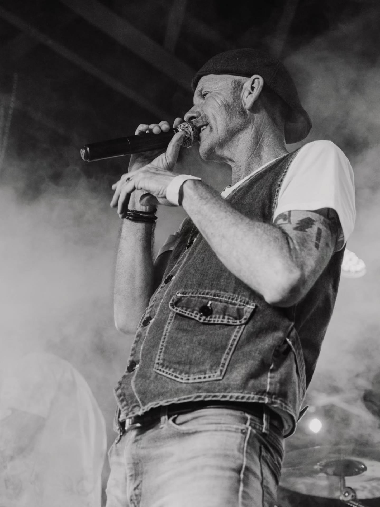 Bully For You (@bullyforyouband) put on an absolute powerhouse performance for Friday's Yacht Rock Nite at Union Hall (@unionhallevents) and the packed house responded in kind. 🎸🛥️
#bullyforyou
#yachtrock
#lakeland
#polkcounty
#concertphotography