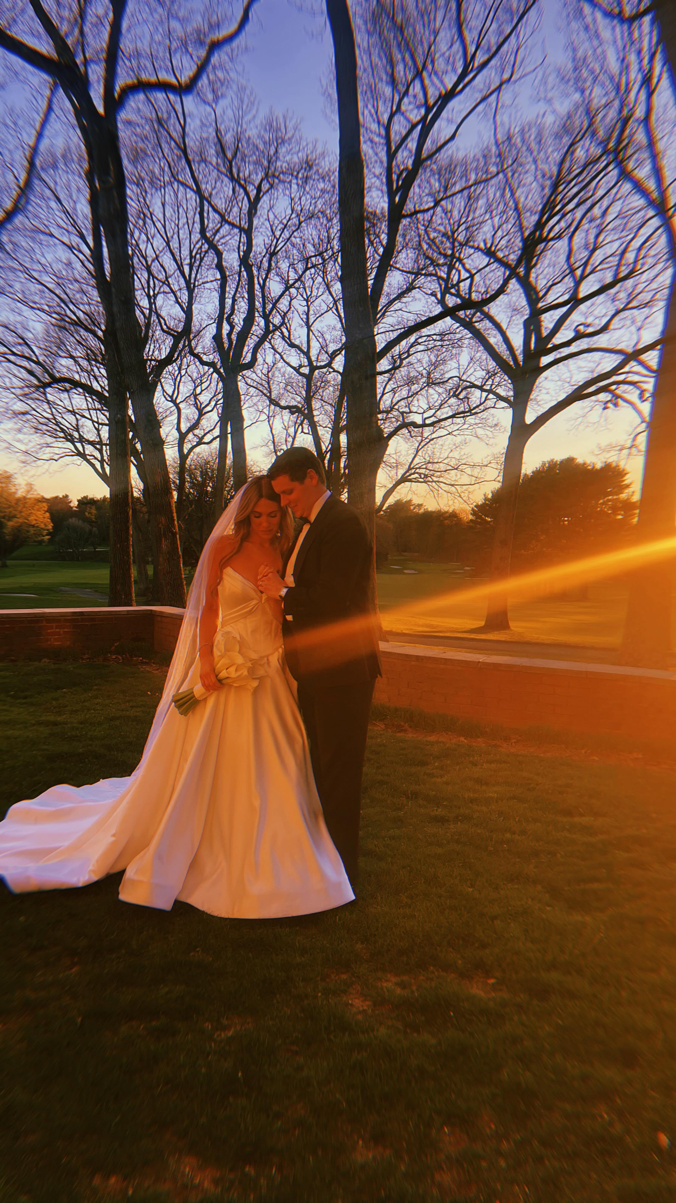 When the planners & venue staff vibe, you know it’s about to be a good night! ✨ Shoutout to @muttontownclubweddingandevent for being the most fun & attentive crew to kick off our 2026 wedding season with!
Venue | @muttontownclubweddingandevent
Florist | @flowersbybrian