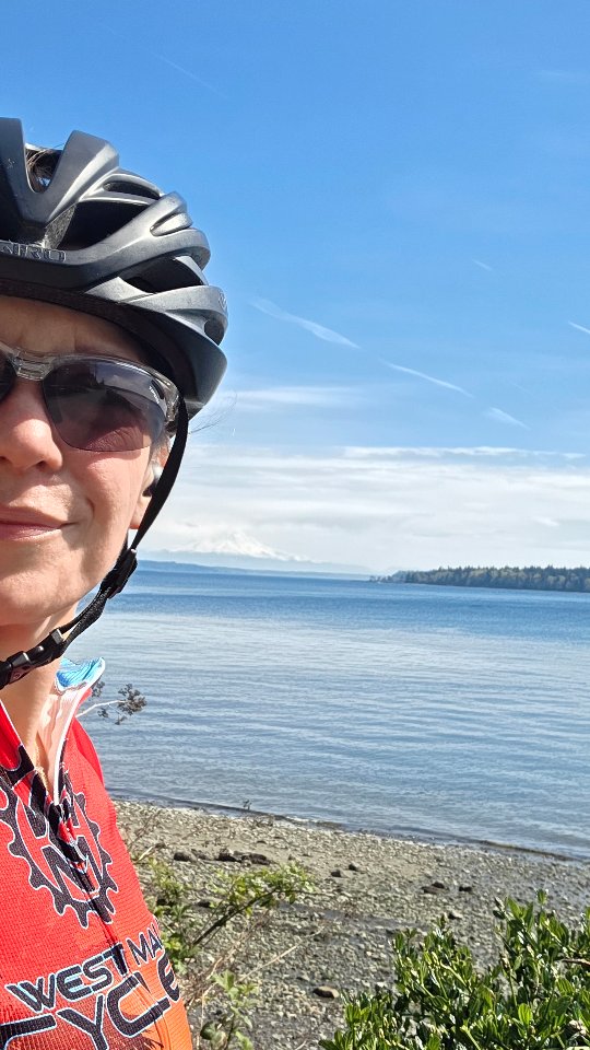 1st outdoor ride of the season: lovely 1st spring ride in 72 deg weather here on Bainbridge Island, up baker hill, along crystal springs, to ft word....19 miles in about 90 min. #bainbridgeislandliving #bainbridgeislandlife #physicaltherapylife #bicyclelife