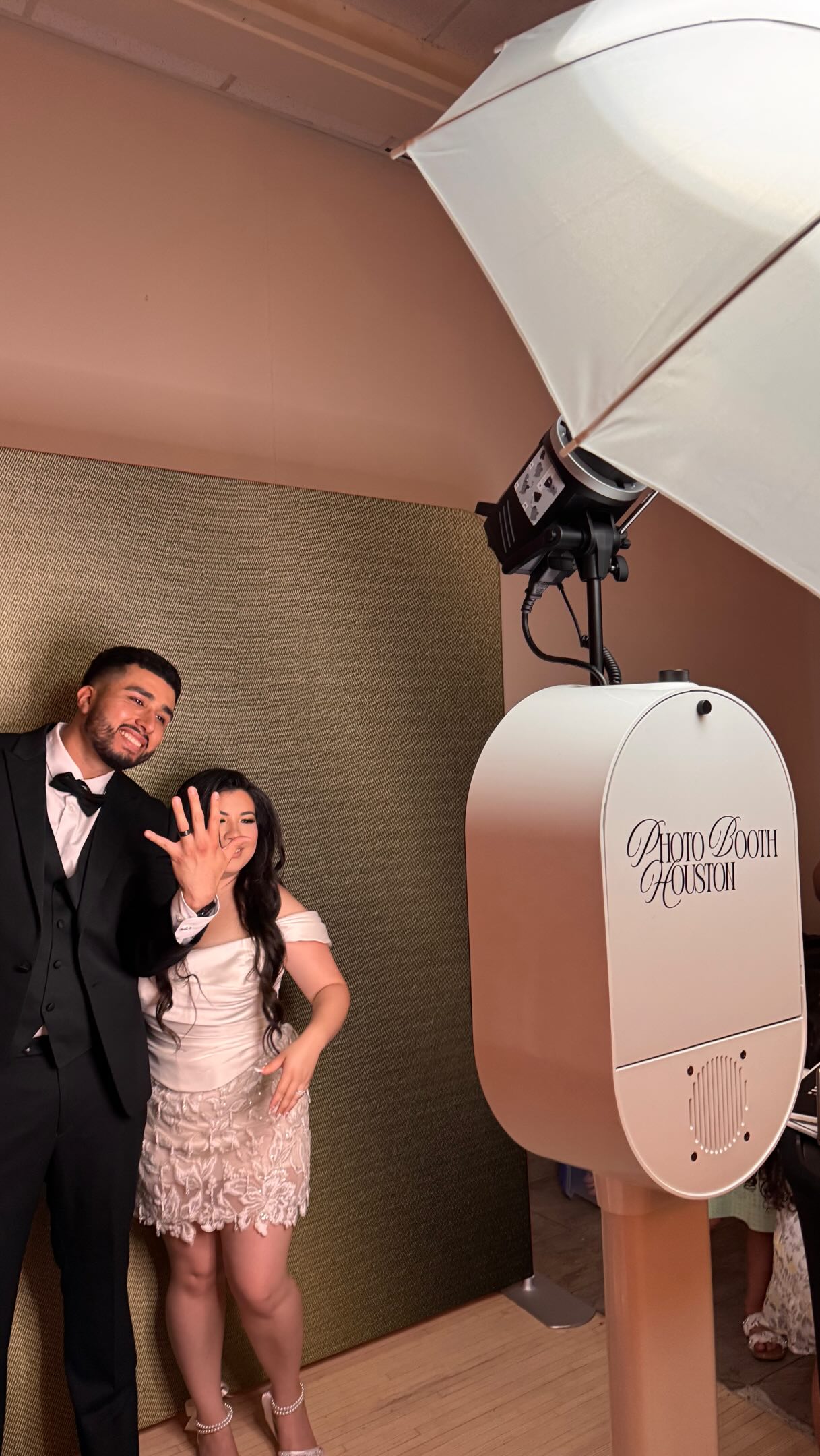 Just me and my husband over here shaking the booths 😂📸
#PhotoBoothHouston #HoustonEvents #HoustonWeddings #WeddingPhotoBooth #QuinceaneraIdeas PhotoBoothFun