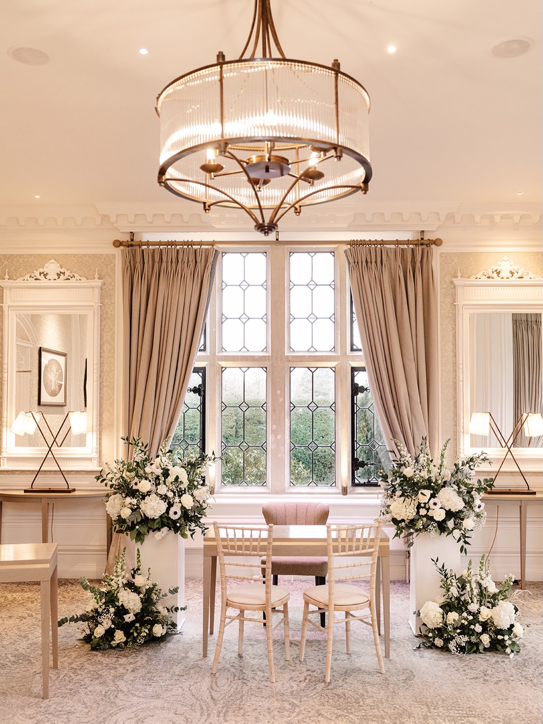 Ceremony set up for N&M @horwoodhouse
Groupings of fluffy hydrangea, stocks, snaps and panda anemones 🤍🖤
Photography @suzyelizabethphotography
Florals @appleblossomflowers_
#horwoodhousewedding #relaxedweddingflowers #whiteweddingflowers #buckinghamshireweddings
Ceremony Plinth Flowers, Weddings In Buckinghamshire, Wedding Florist, Weddings In Hertfordshire