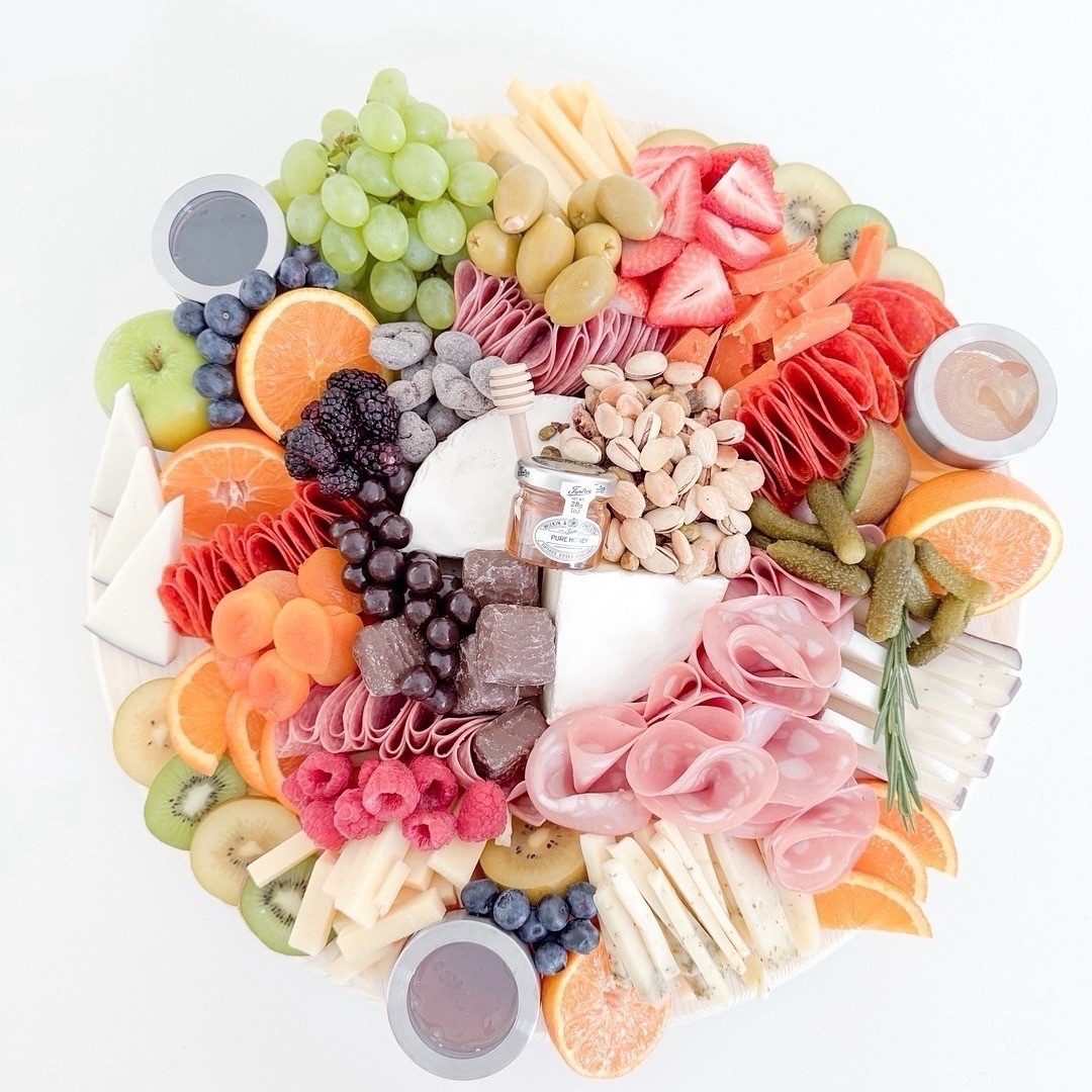 A curated spring aperitivo 🍇🥂
Elevate your next gathering with one of our signature appetizer boards—perfect for effortless hosting. Order online or call us at 850.502.7406 to reserve yours.
📷 Featured size: Show Stopper (serves 14–16)