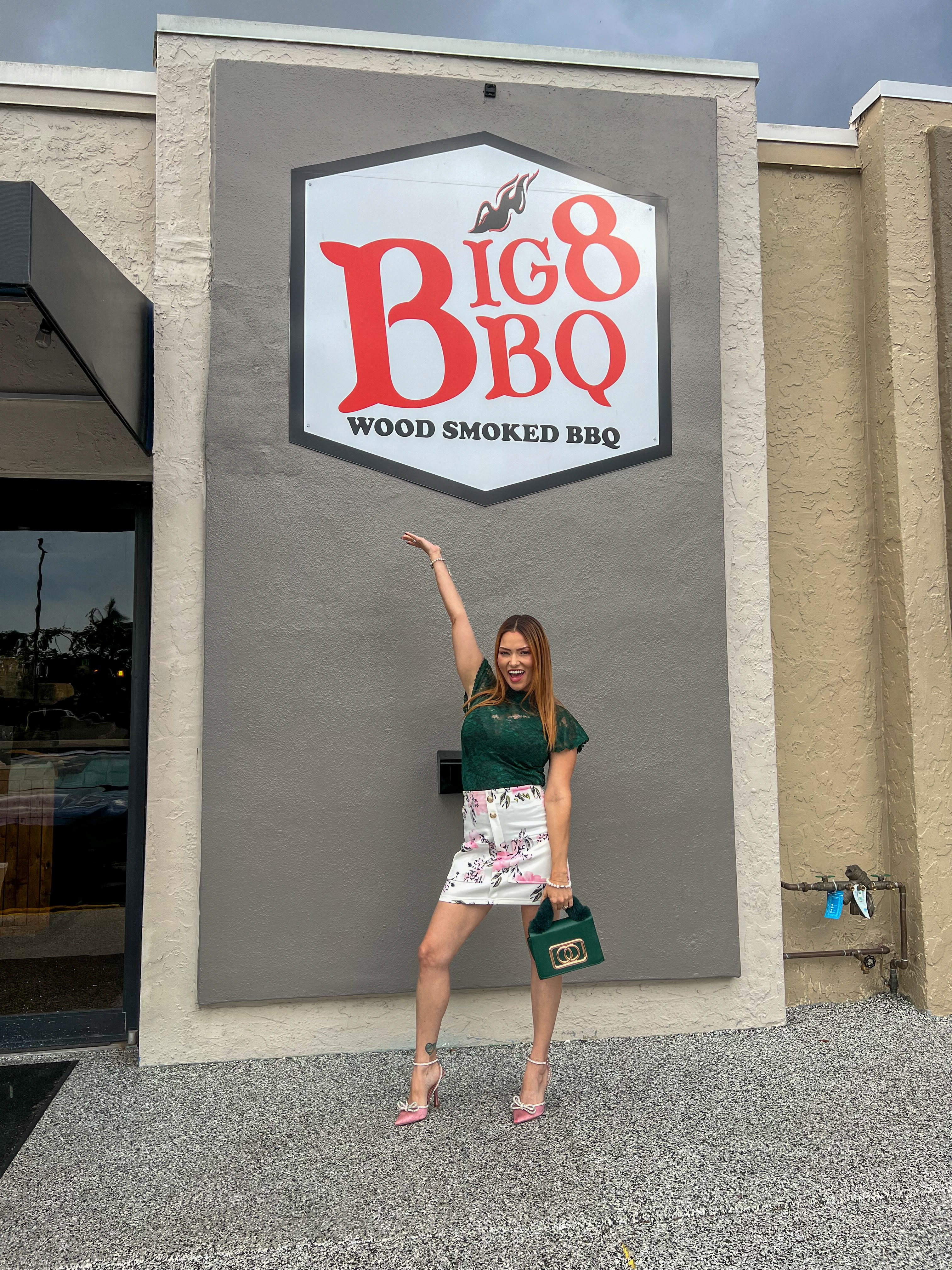 Mom’s Eat Free on Saturday May 9th and Sunday May 10th at @big8bbq
And dads do too on Father’s Day!
They have amazing smoked BBQ and their cocktails and mocktails are so good!
🇧🇷🇧🇷🇧🇷🇧🇷🇧🇷
As mães comem de graça no sábado, 9 de maio, e no domingo, 10 de maio, no @big8bbq…
E os pais também, no Dia dos Pais!
Eles têm um churrasco defumado incrível, e seus coquetéis e mocktails são deliciosos!
#caprecoral #swflfoodies #southwestflorida
