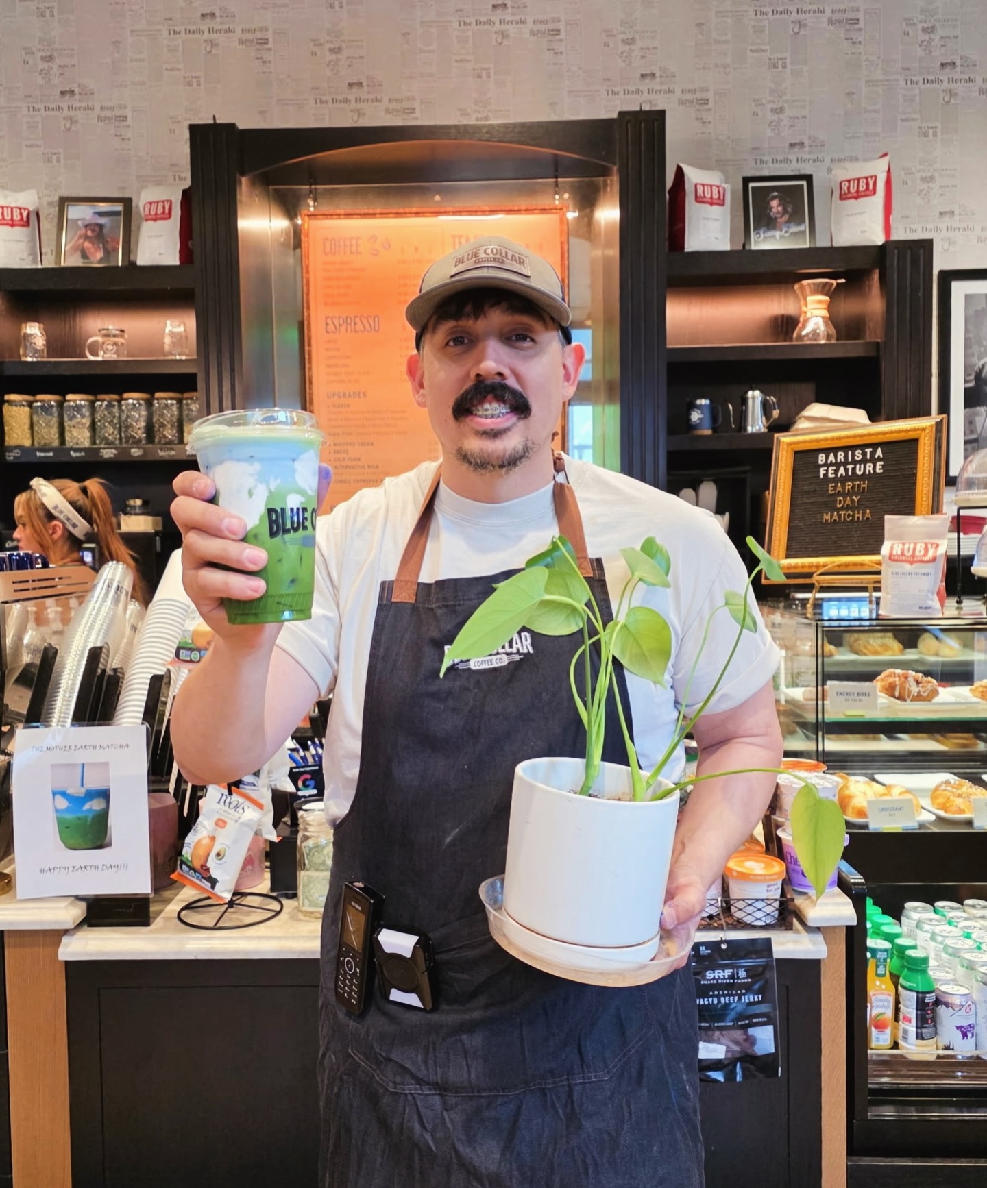 BOISE | Happy Earth Day from Blue Collar! 🌎
Swing by @hotelrenegade this afternoon for our themed Barista’s Featured pick, a Blueberry Honey Matcha topped with fluffy vanilla cold foam colored naturally with blue spirulina.