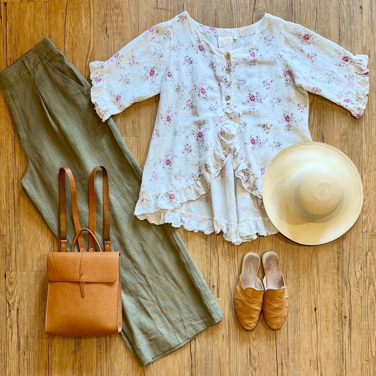 Top or jacket, this piece is fantastic. π
The details:
Paper lace linen top/jacket sz L, $27
Madewell linen βThe Harlow Wide-Legβ
pants sz 14, $34
Seychelles mules, $28
Vintage straw hat, $18
Raven & Lily leather backpack, $48