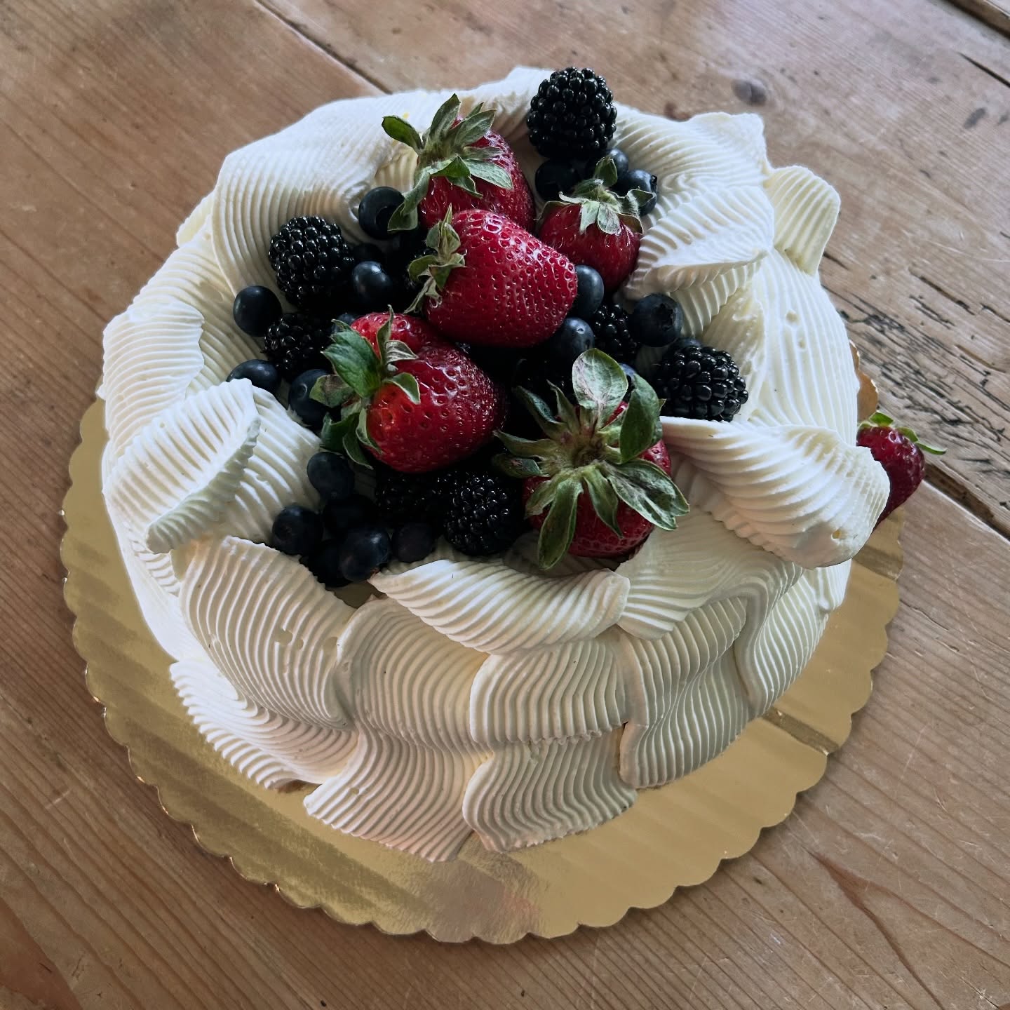 Few more snaps of this pretty lil angel food cake with white chocolate ganache and the best berries.