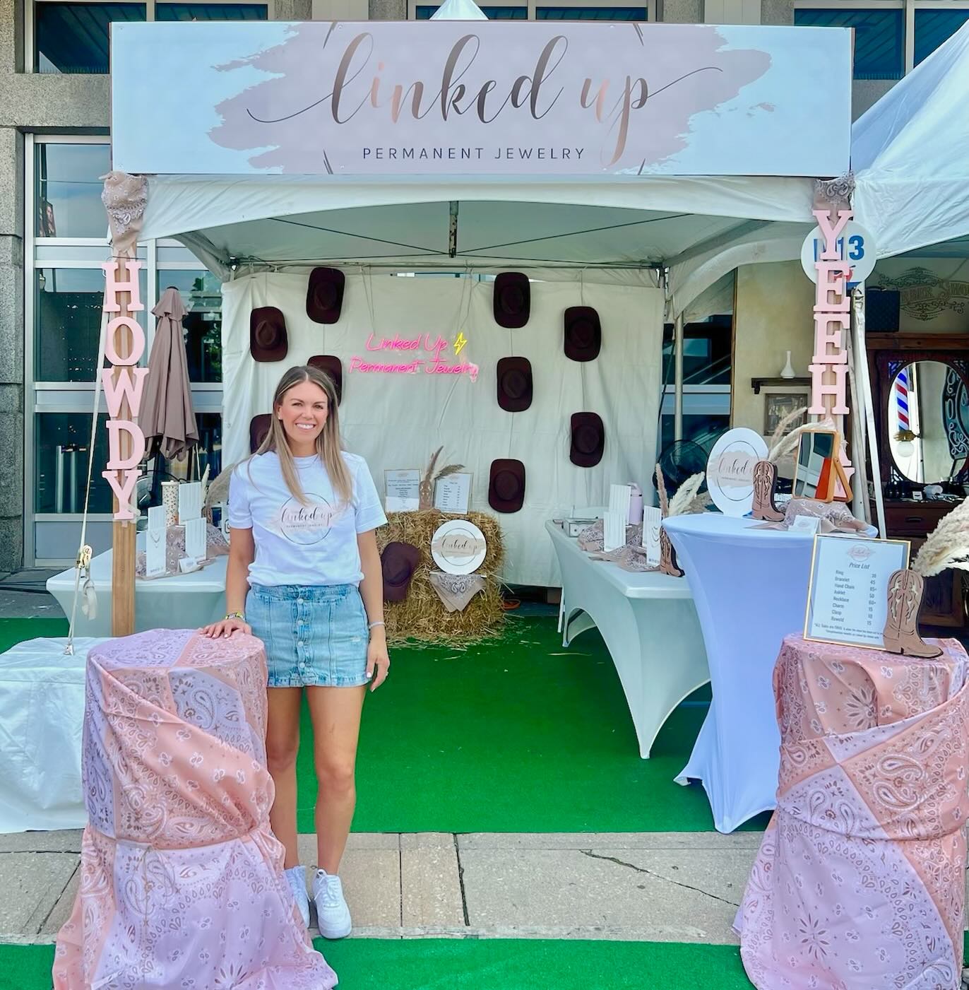 TWO more days until we arrive @lonestarsmokeout 🇺🇸🤠👢🎶🍖as your official permanent jewelry vendor!🤎🩶🩷⚡️ *throwback to my booth last summer @windycitysmokeout !! We CAN’T WAIT to see you and link you up! ⛓️💥✨
.
.
#lonestarsmokeout #permanentjewelrydallas #permanentjewelryfortworth #permanentjewelrytexas #countrymusicfestival