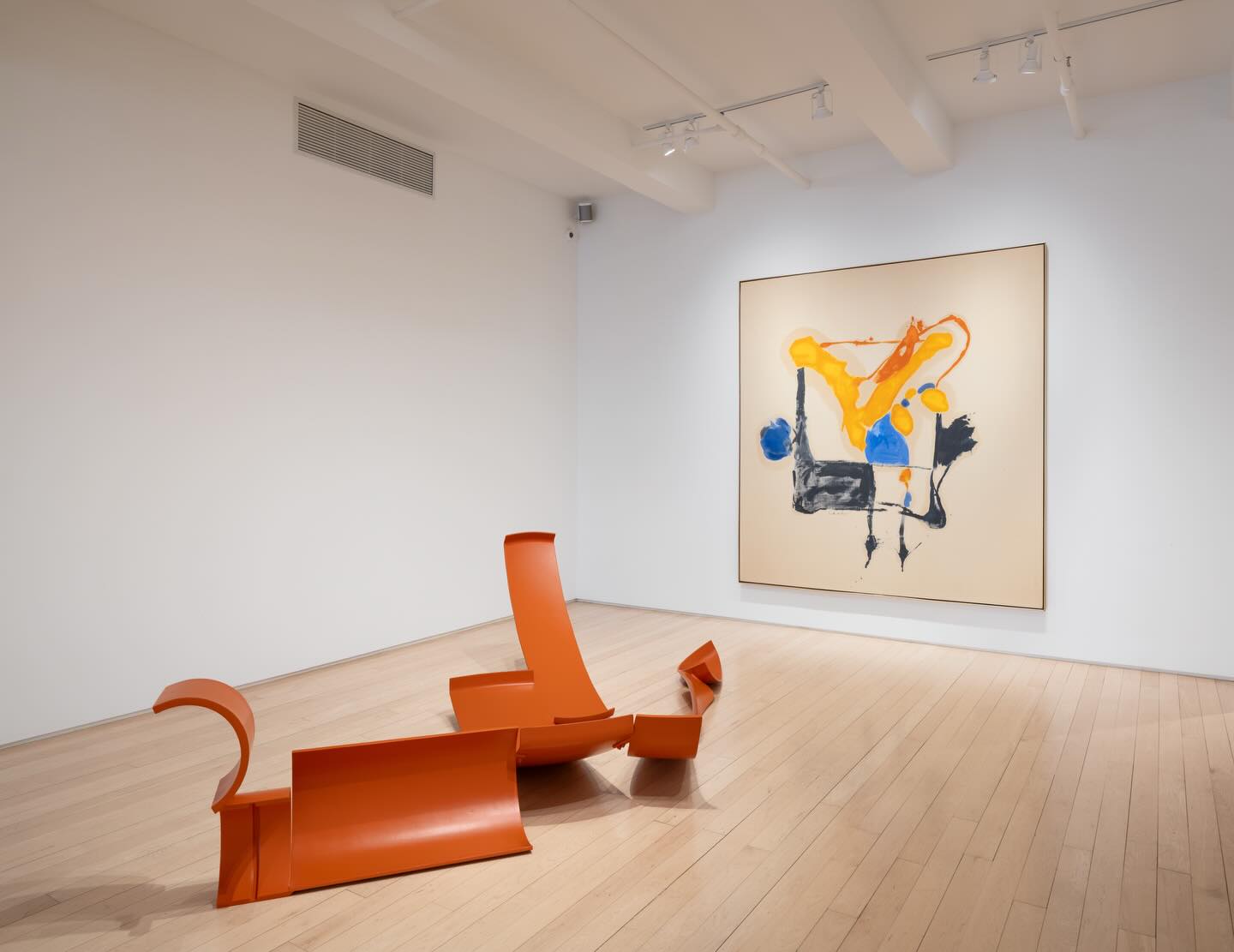 Open now! ā Anthony Caro and Helen Frankenthaler - SIMILITUDES: Color, Form, Friendship
Yares Art, 745 5th Ave, New York, NY 10151
This exhibition foregrounds the animated artistic dialogue and life-long friendship between British sculptor Anthony Caro (1924-2013) and American painter Helen Frankenthaler (1928-2011). Acquainted for the first time in New York in 1959, Caro and Frankenthaler developed an enduring friendship centred on artistic innovation, rigorous conversation and mutual respect.
For the first time, this exhibition positions their relationship as an active site for creative and aesthetic exchange, bringing together carefully selected paintings, sculptures and archival materials that illuminate their shared concerns and corresponding intuitions on color, form, surface, material and space.
The exhibition runs from 11 April ā 11 July 2026 and is open Monday ā Friday, 10am ā 6pm. Weekends, by appointment only.